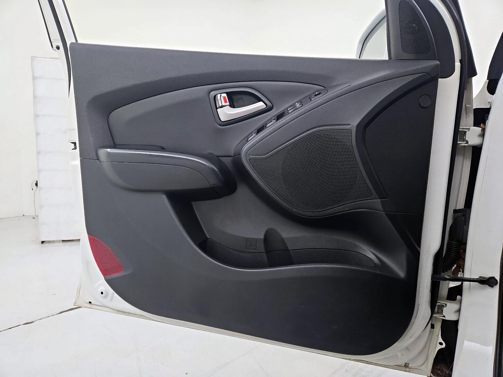 Thumbnail: 2013 Hyundai Tucson - 12