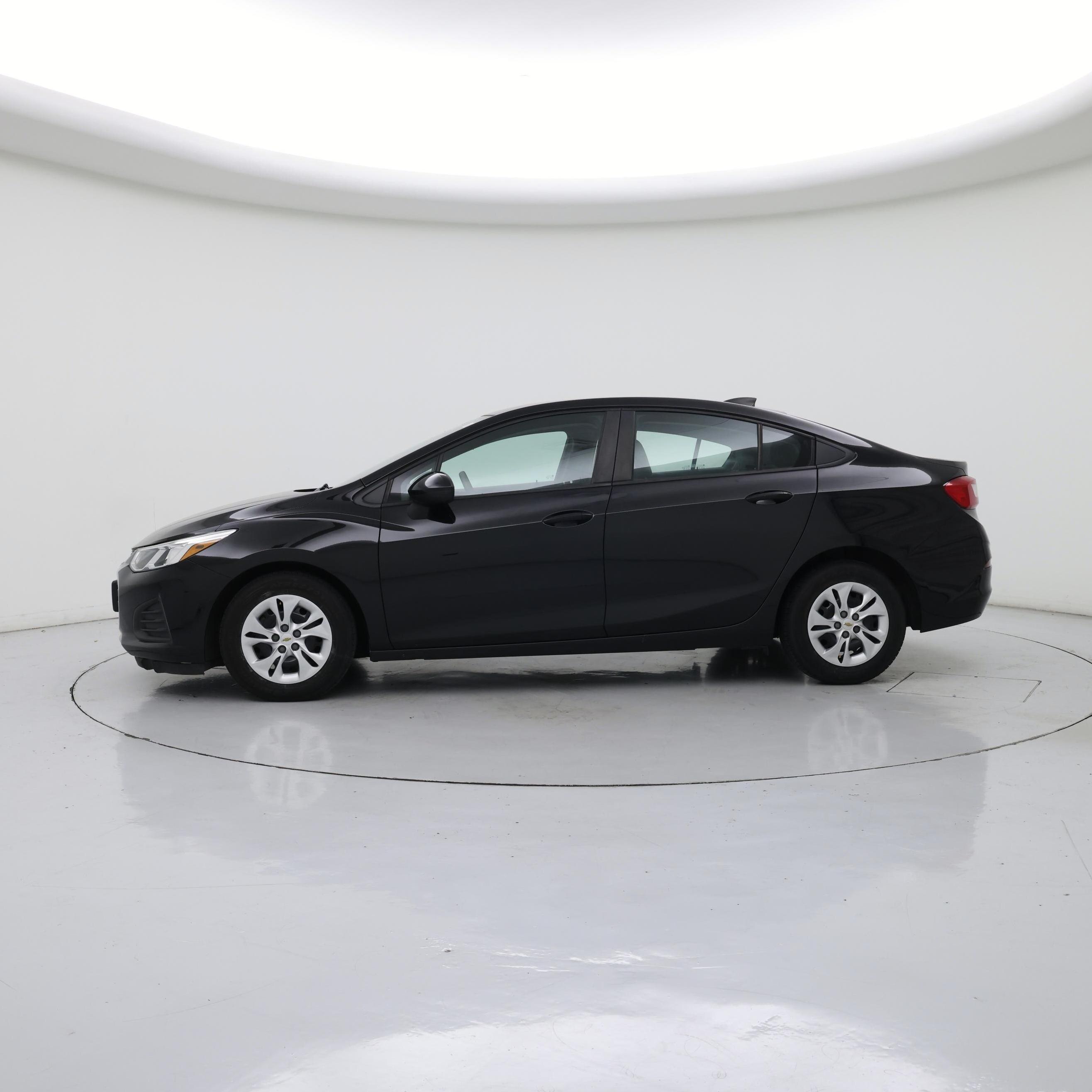 Thumbnail: 2019 Chevrolet Cruze - 3
