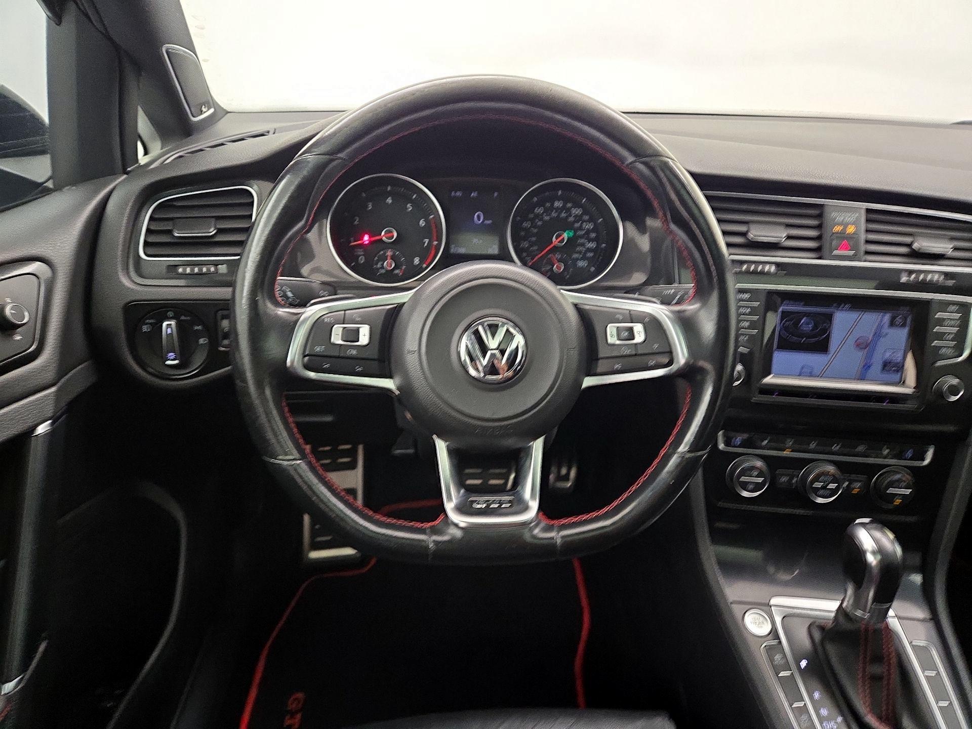 Thumbnail: 2015 Volkswagen Golf - 10