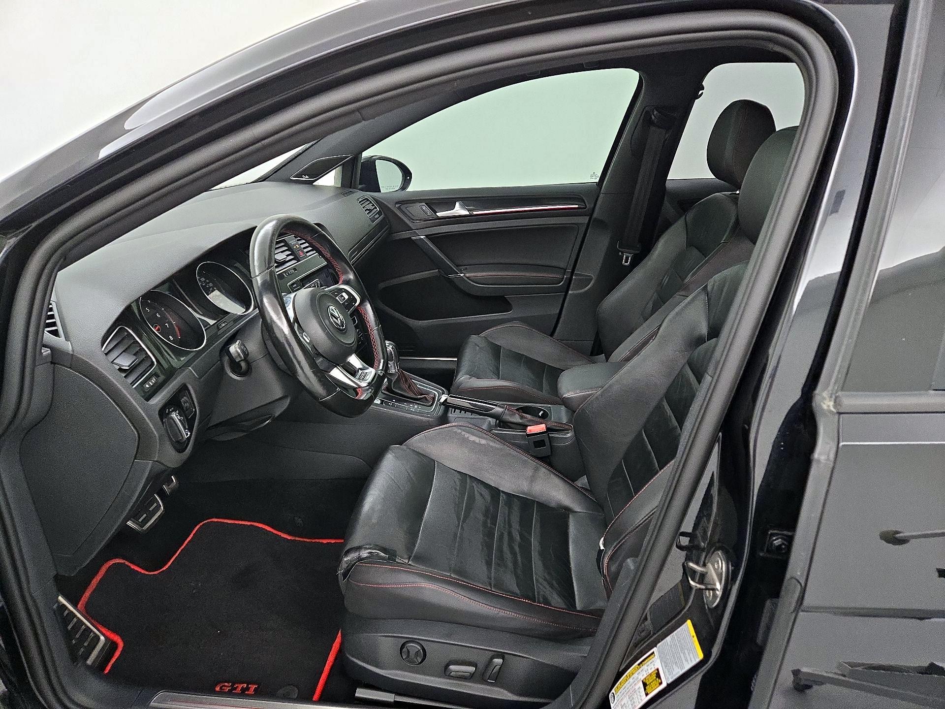 Thumbnail: 2015 Volkswagen Golf - 11