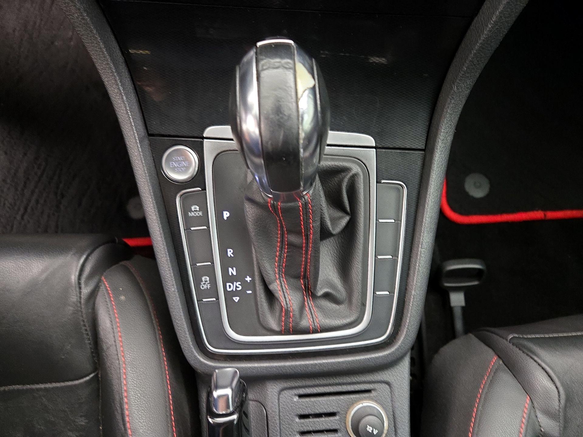Thumbnail: 2015 Volkswagen Golf - 18