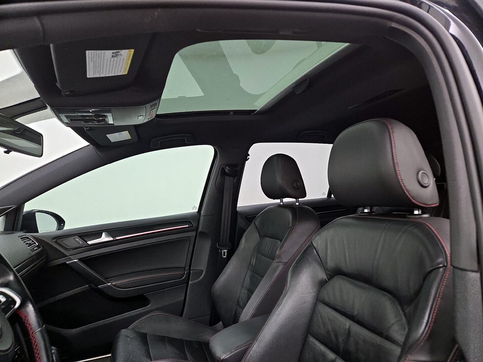 Thumbnail: 2015 Volkswagen Golf - 20