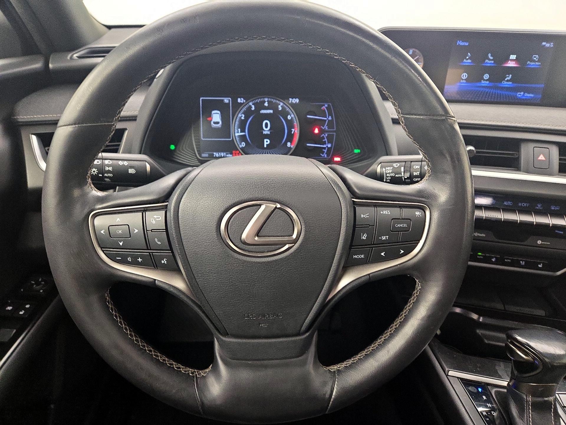 Thumbnail: 2019 Lexus UX - 10