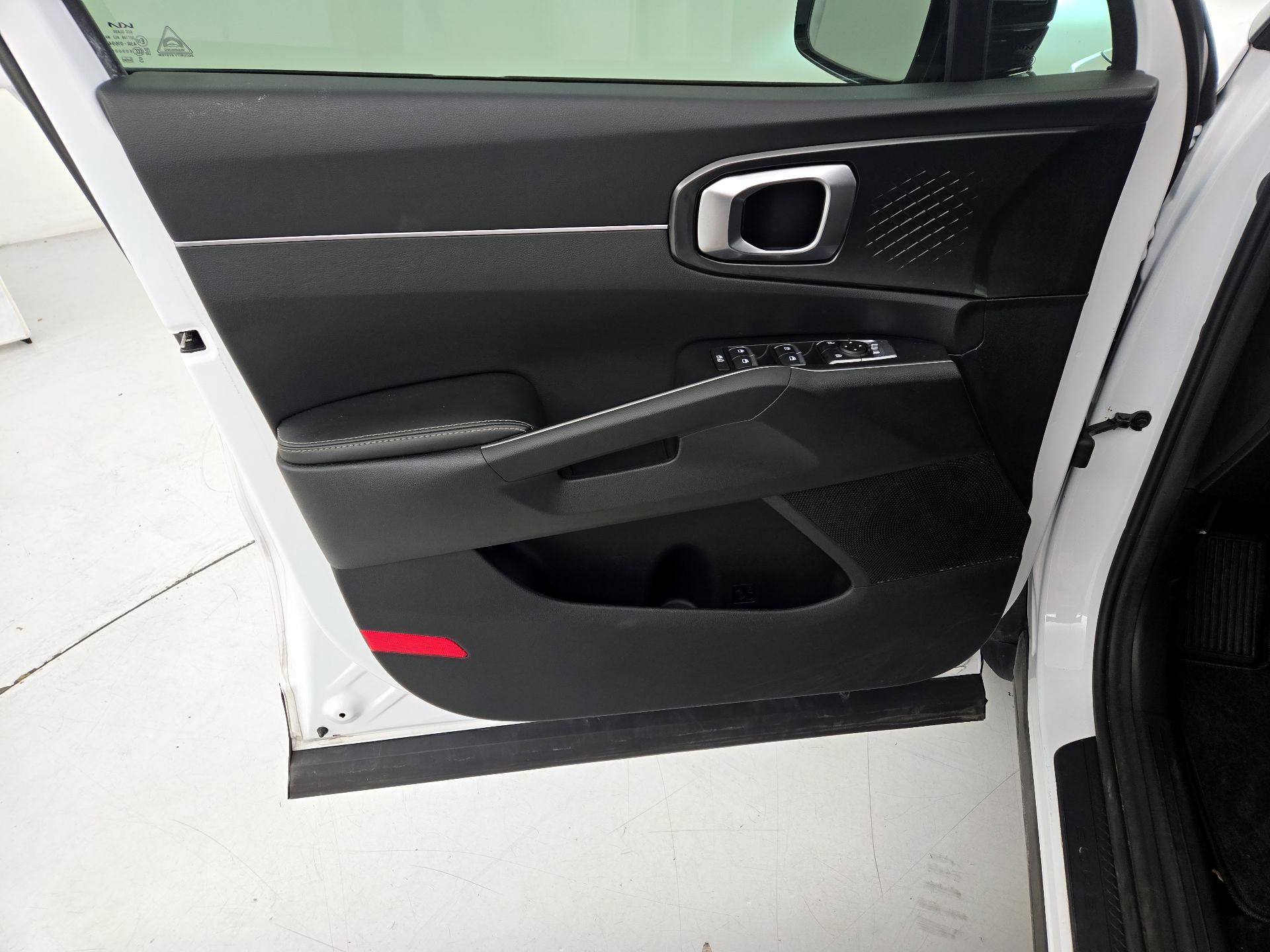 Thumbnail: 2022 Kia Sorento - 12