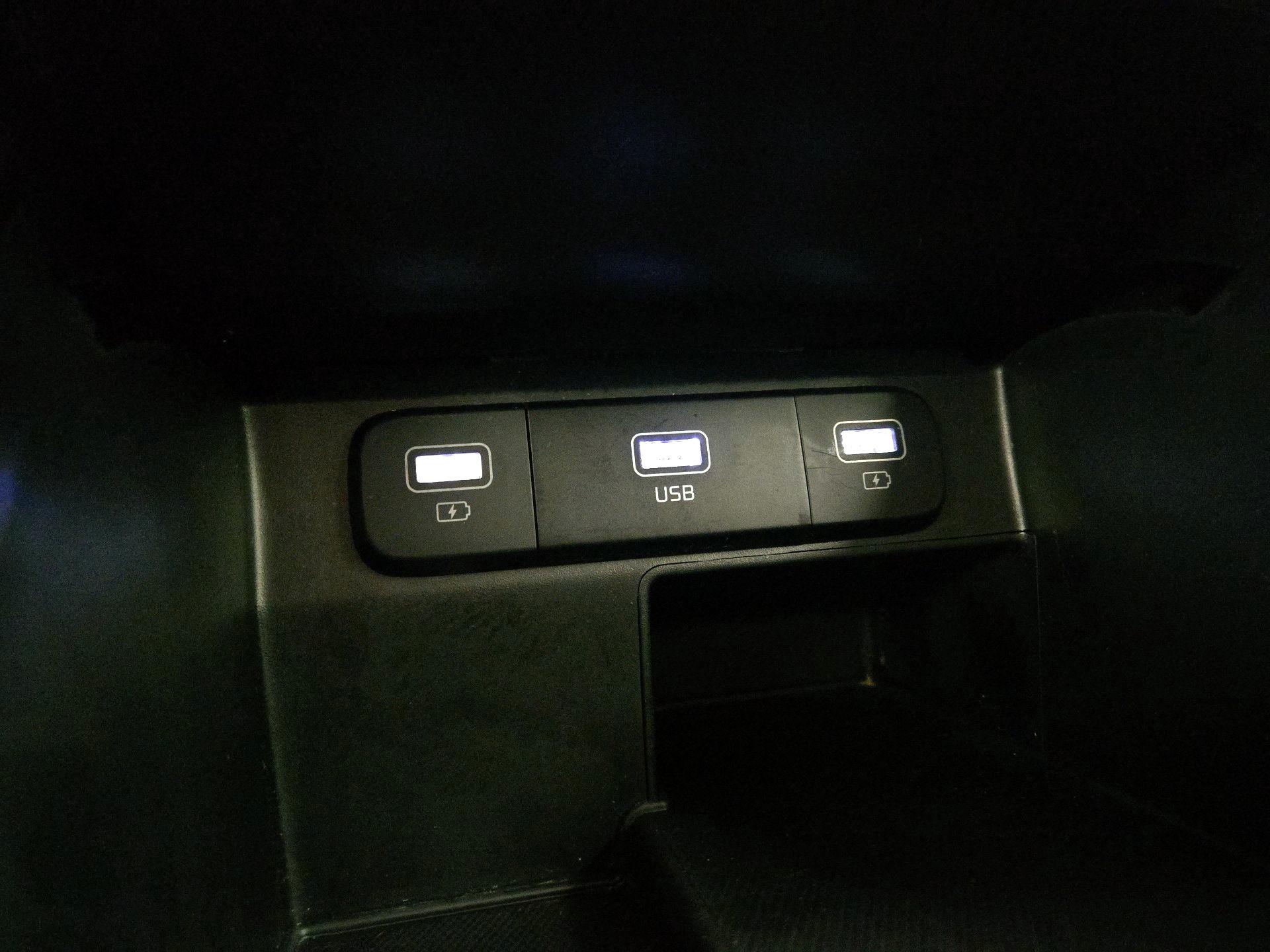 Thumbnail: 2022 Kia Sorento - 19