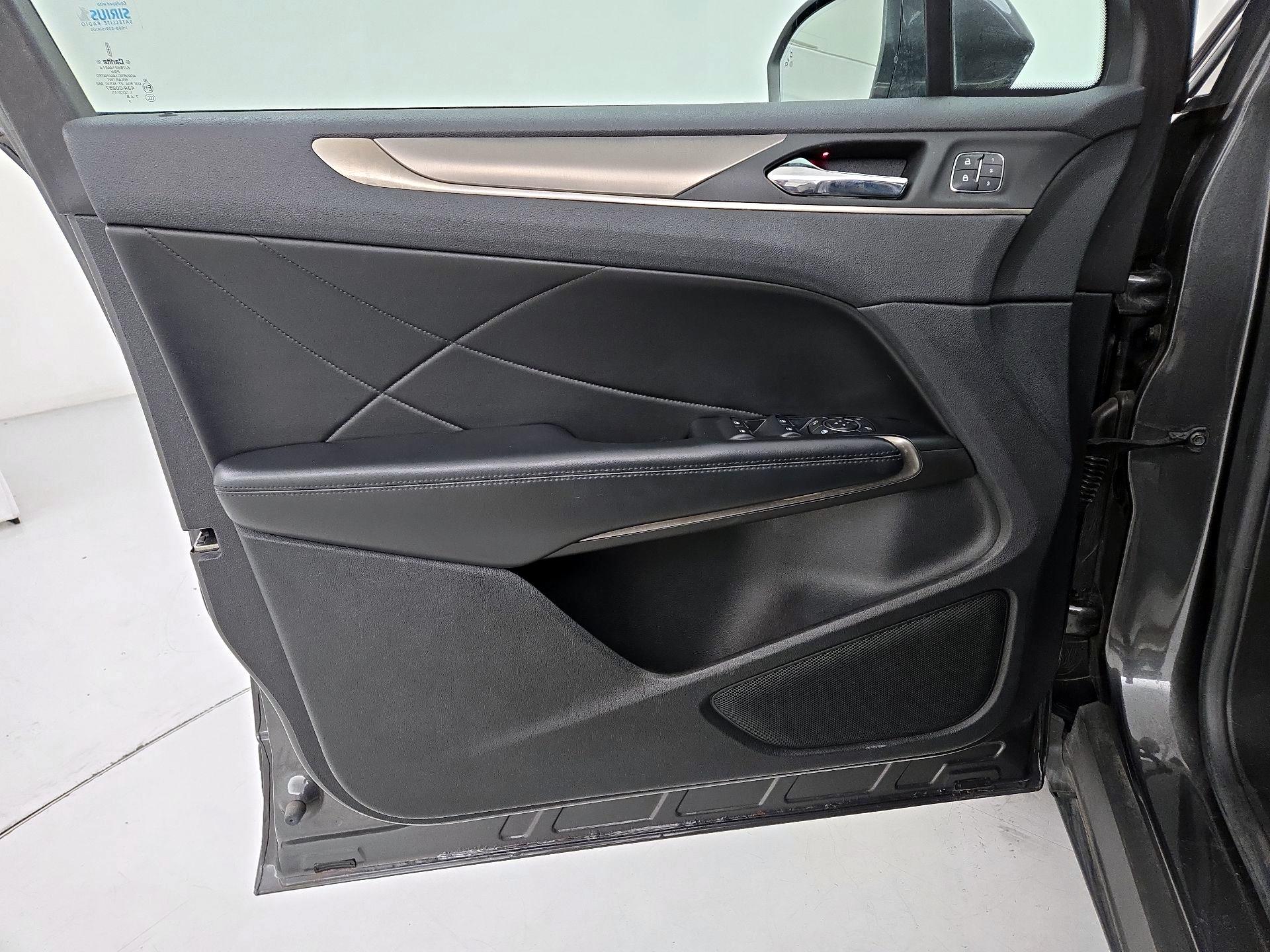 Thumbnail: 2018 Lincoln MKC - 12