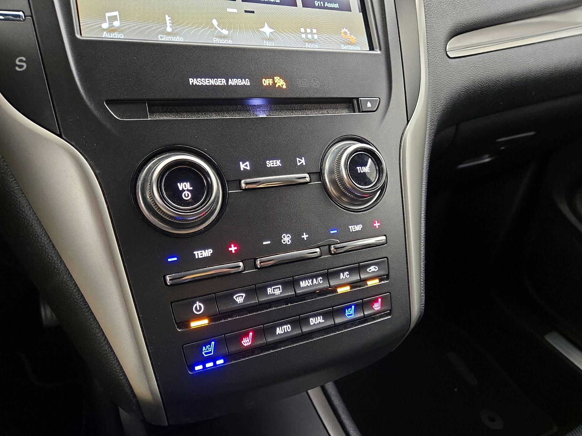 Thumbnail: 2018 Lincoln MKC - 17