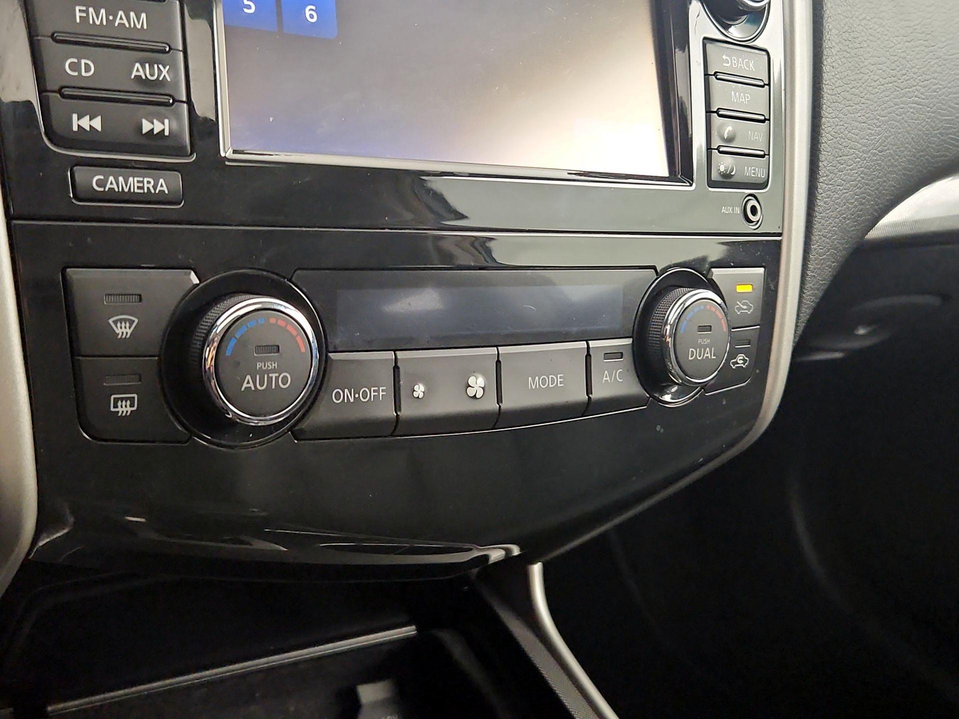 Thumbnail: 2013 Nissan Altima - 17