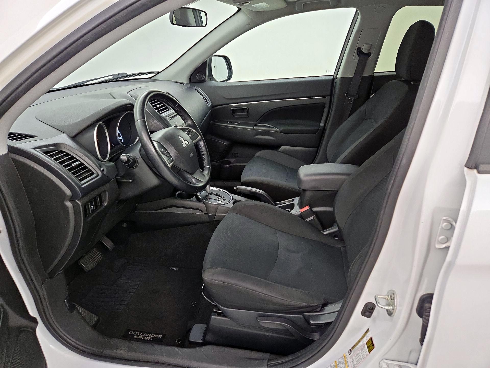 Thumbnail: 2015 Mitsubishi Outlander Sport - 11