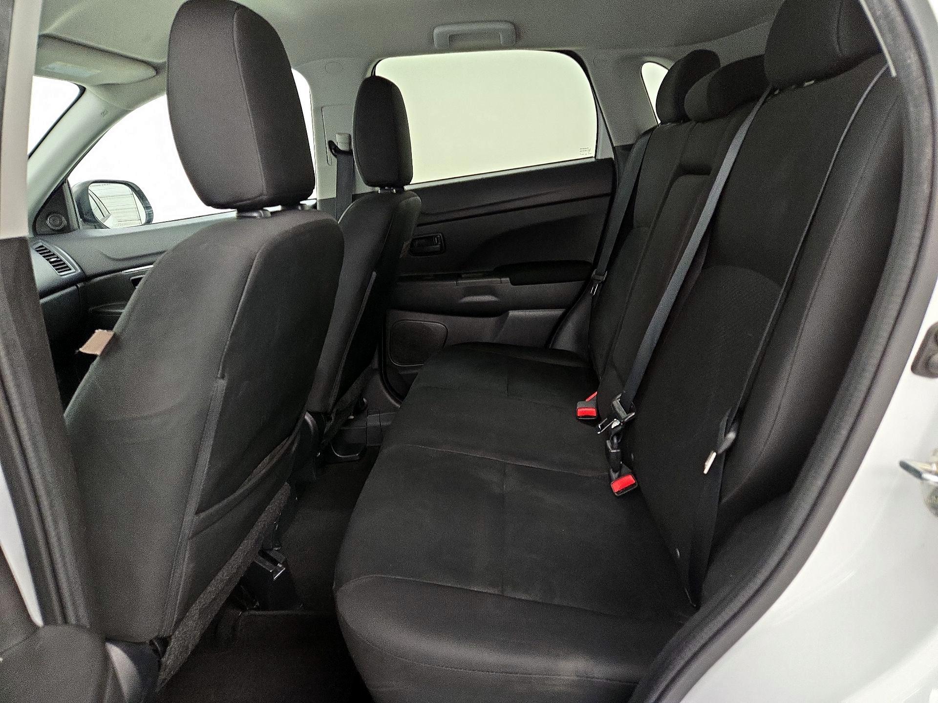 Thumbnail: 2015 Mitsubishi Outlander Sport - 17