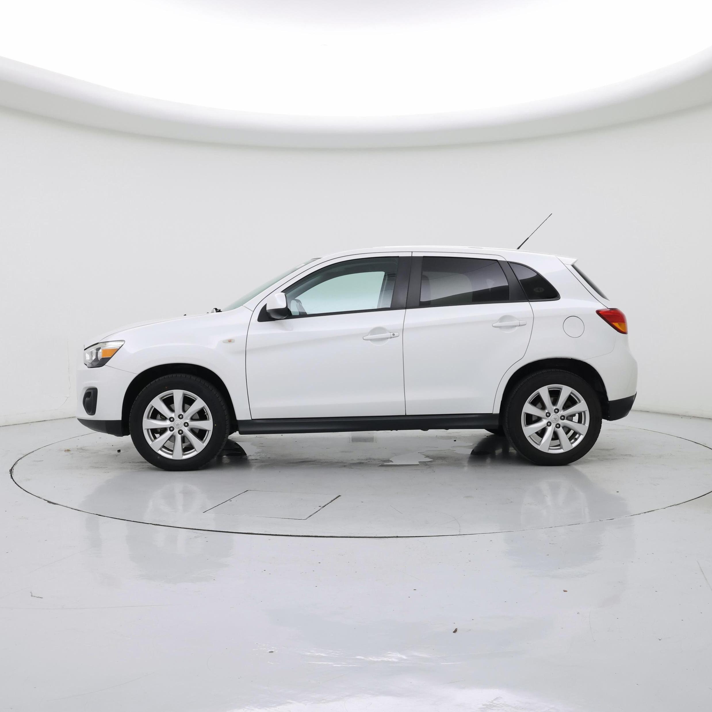 Thumbnail: 2015 Mitsubishi Outlander Sport - 3