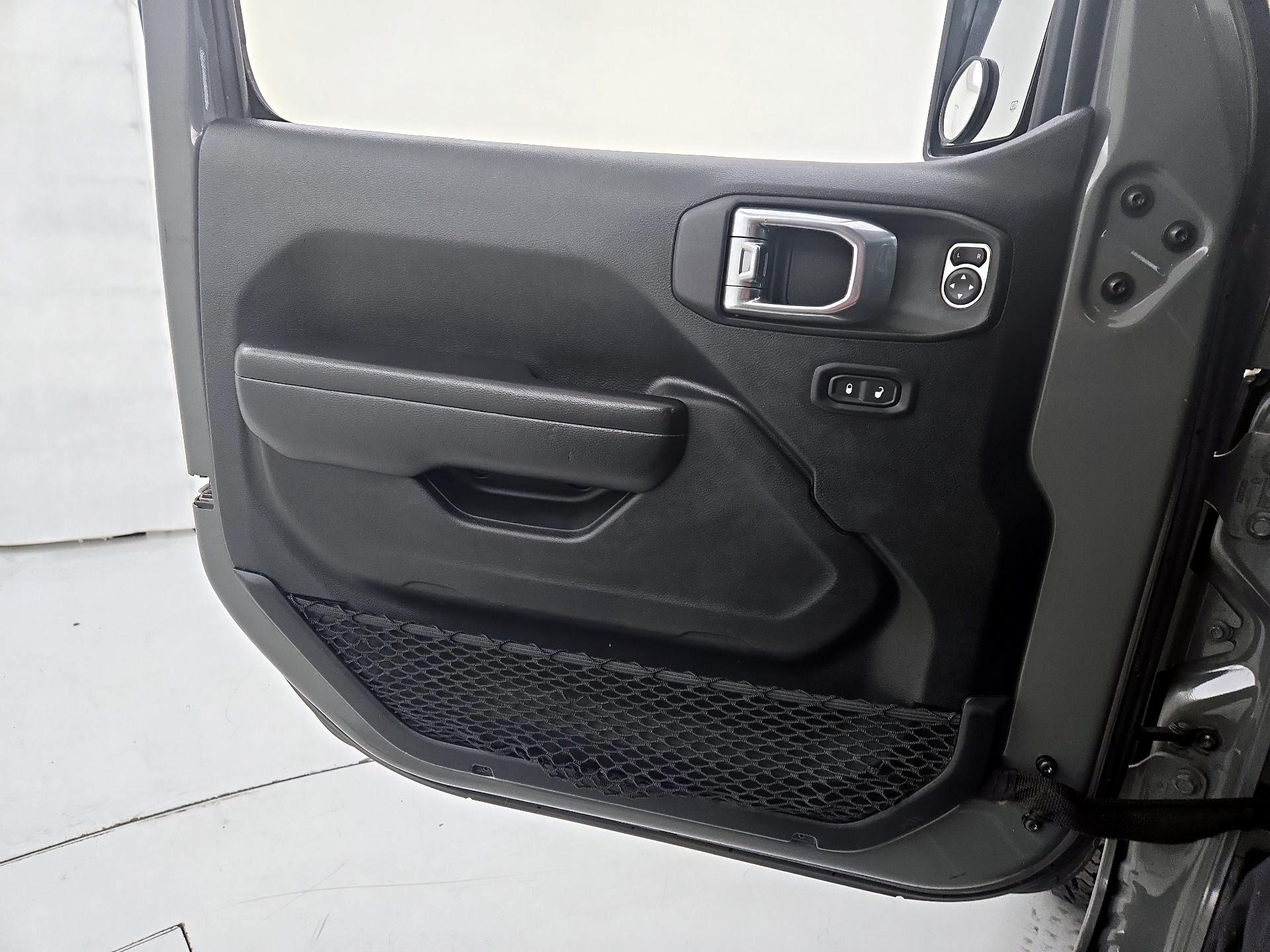 Thumbnail: 2021 Jeep Gladiator - 12