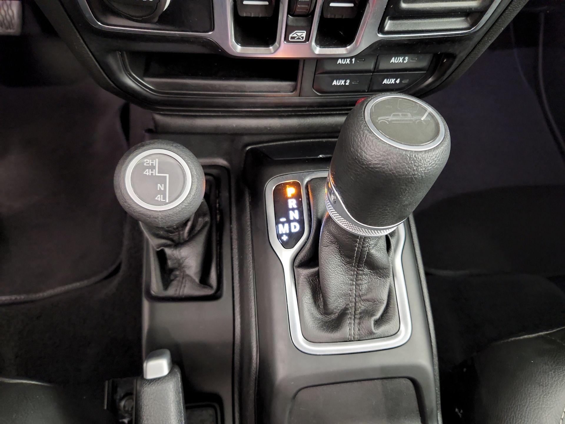 Thumbnail: 2023 Jeep Gladiator - 18