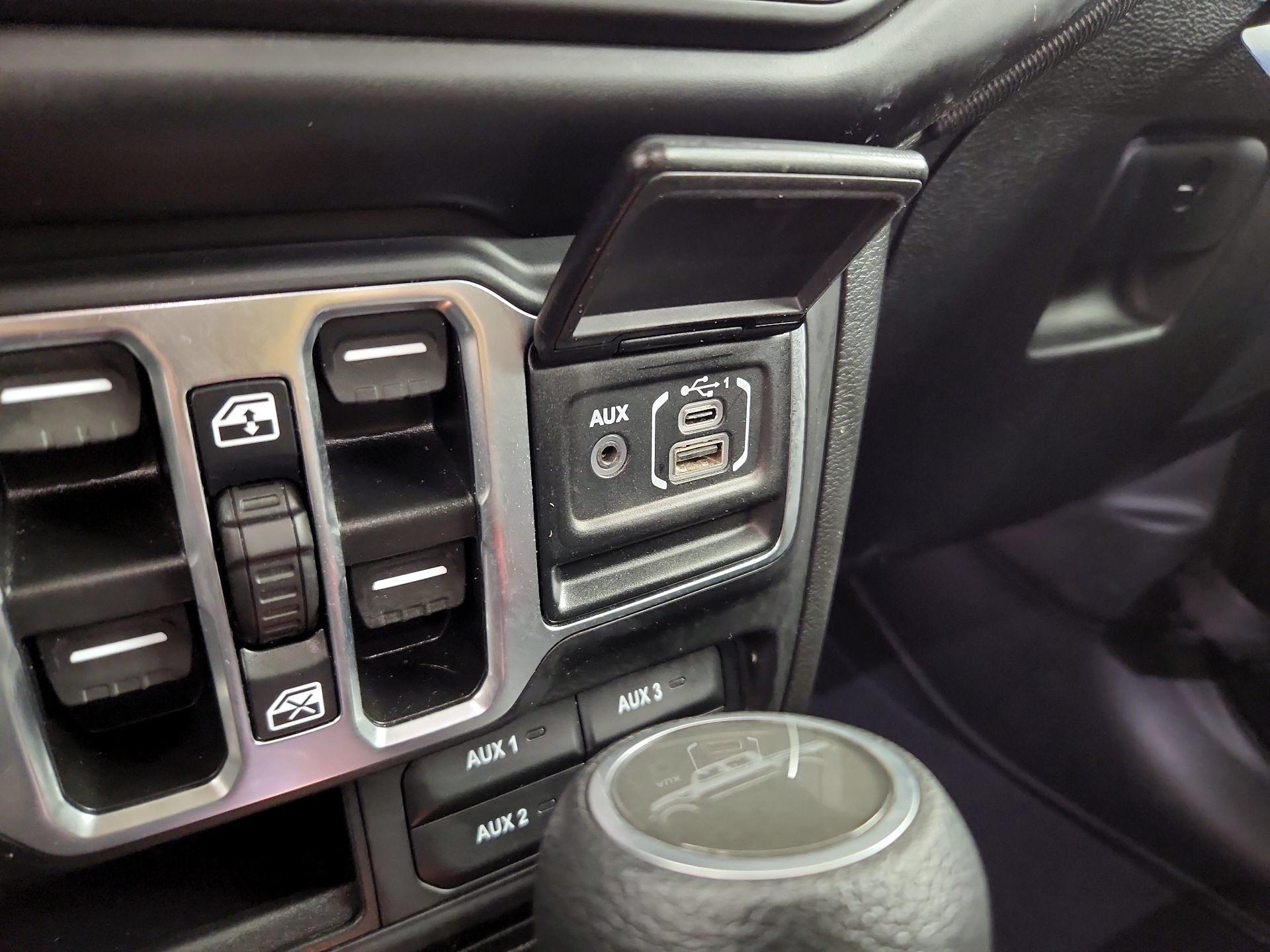 Thumbnail: 2023 Jeep Gladiator - 19
