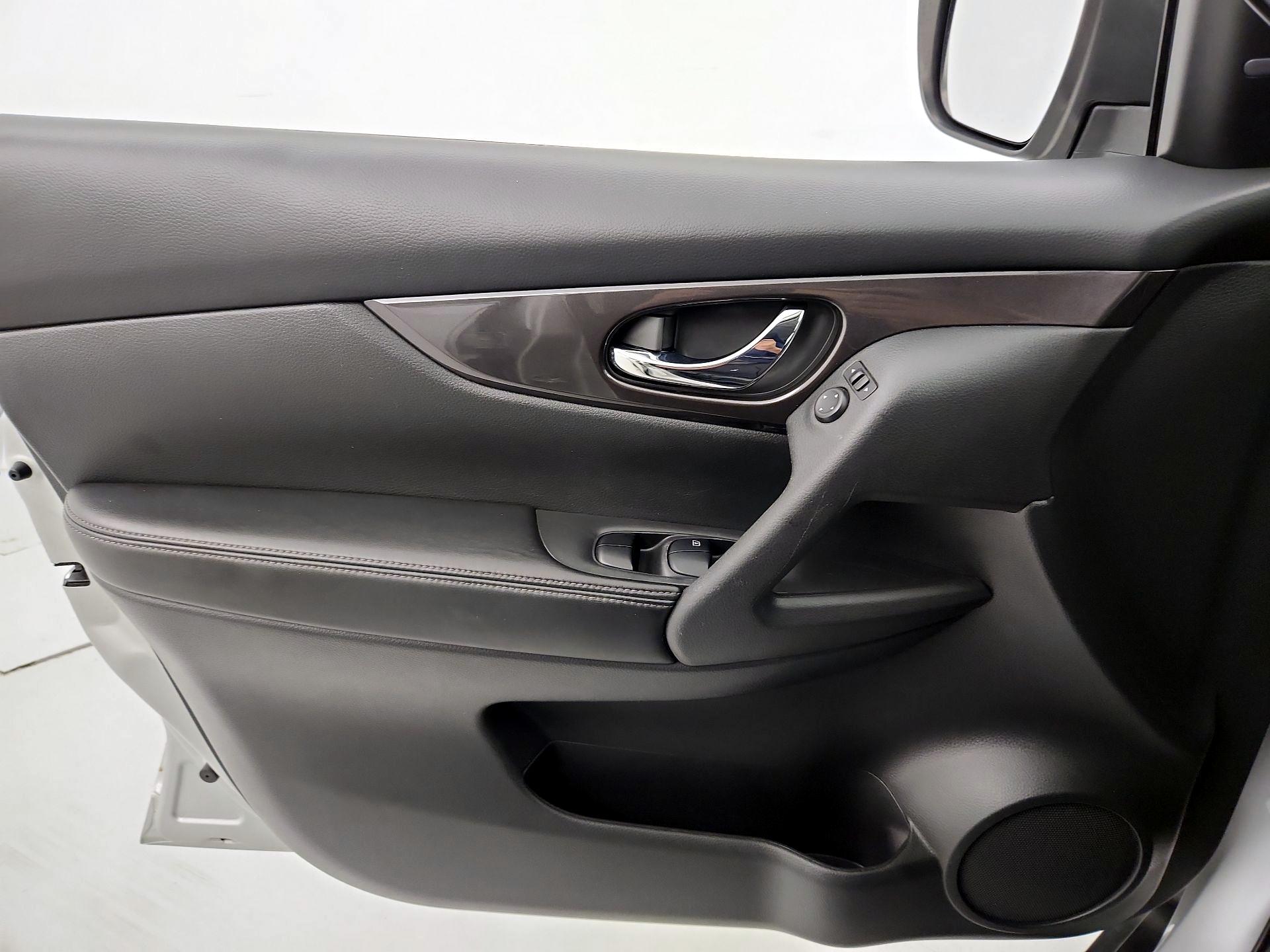 Thumbnail: 2019 Nissan Rogue - 12
