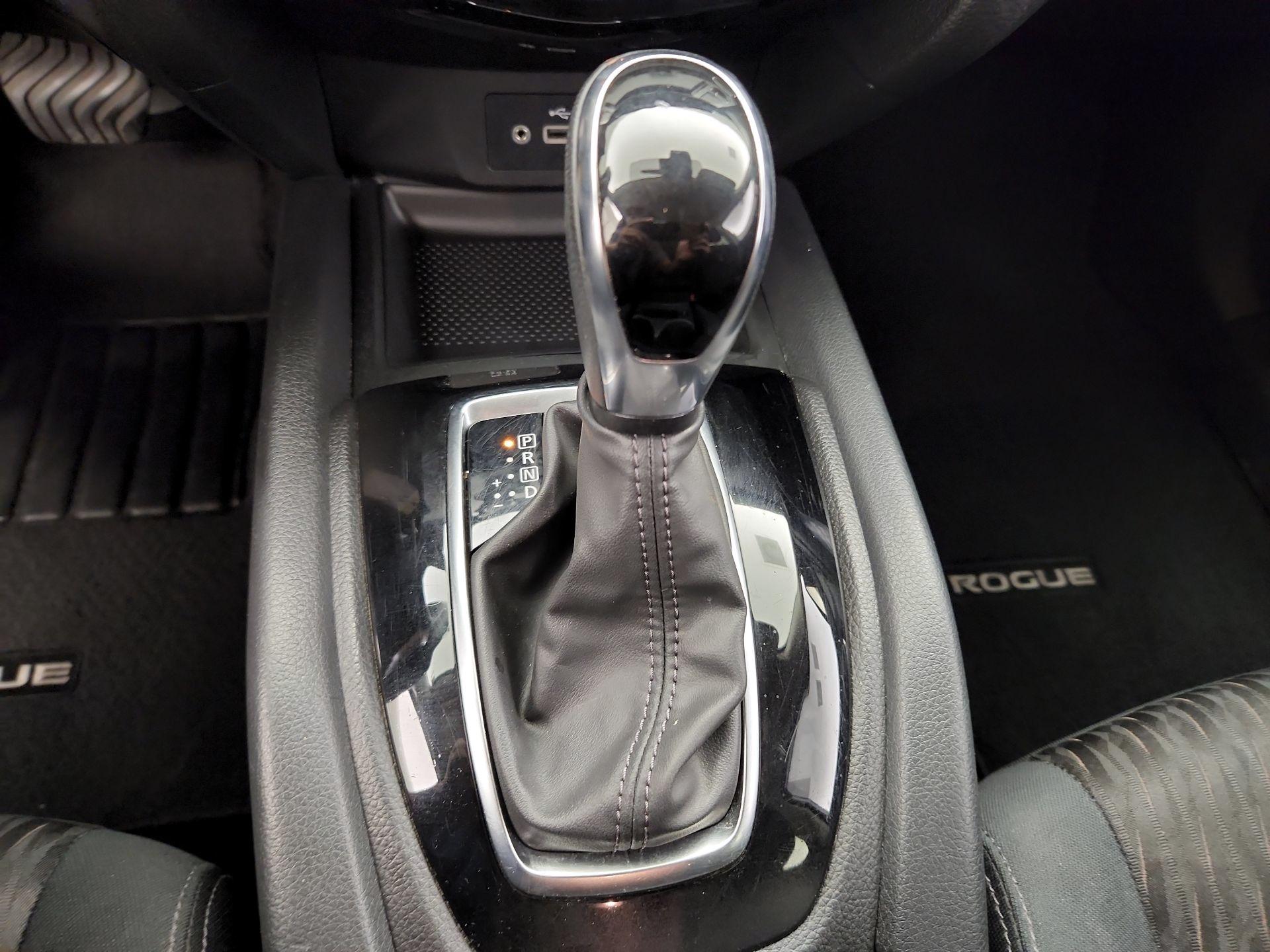 Thumbnail: 2019 Nissan Rogue - 17