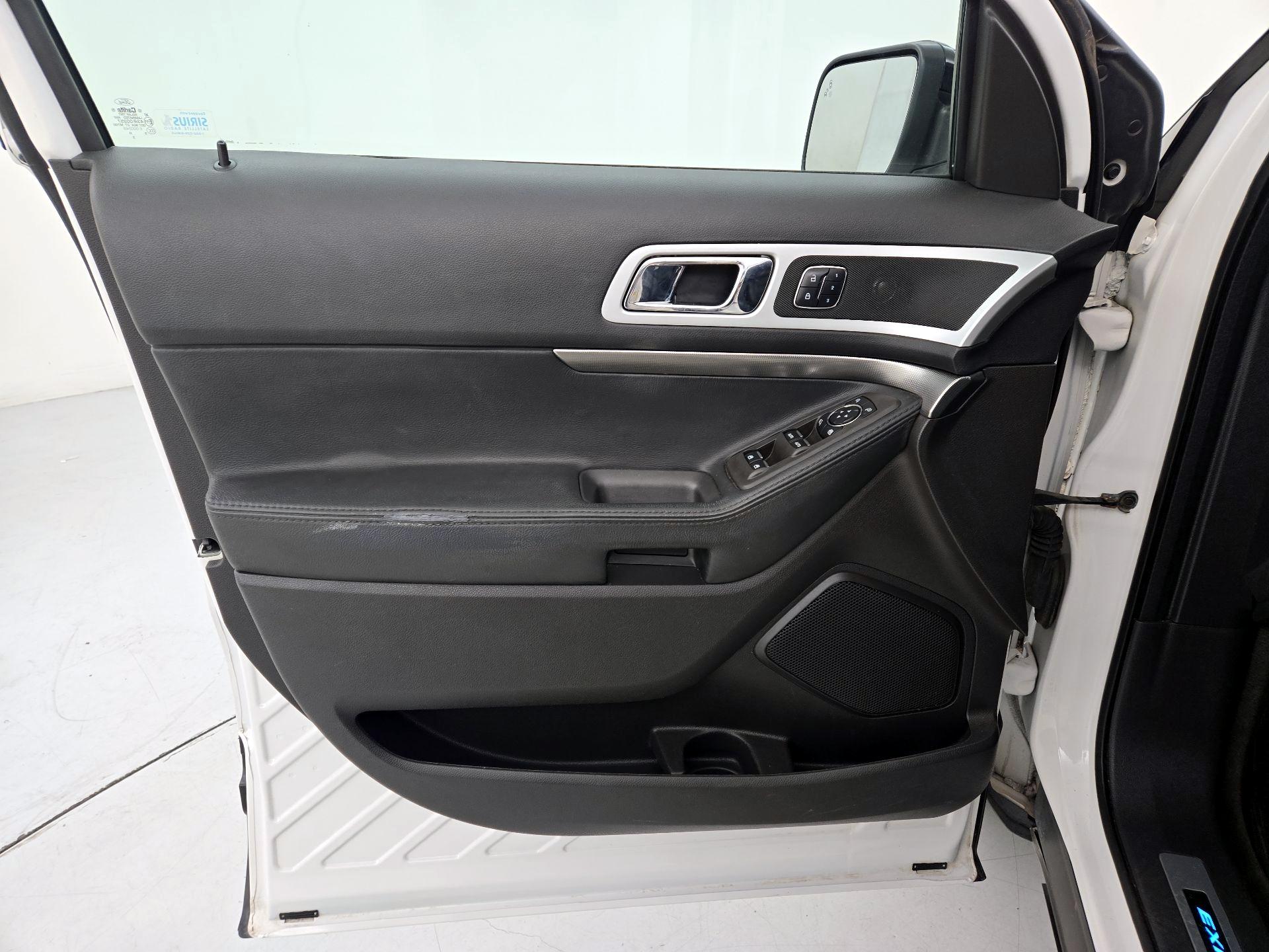 Thumbnail: 2015 Ford Explorer - 12