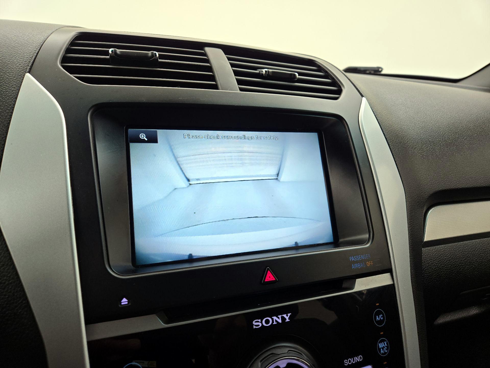 Thumbnail: 2015 Ford Explorer - 15