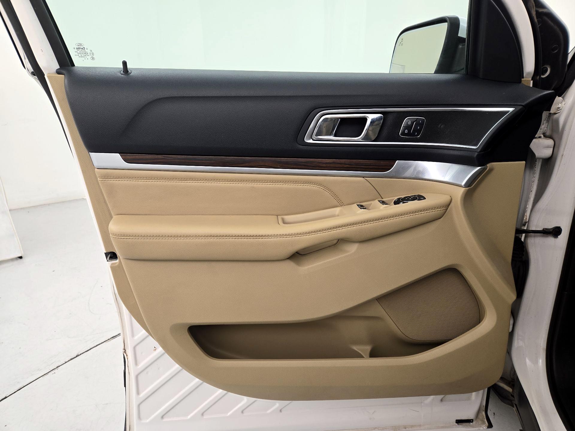 Thumbnail: 2016 Ford Explorer - 12