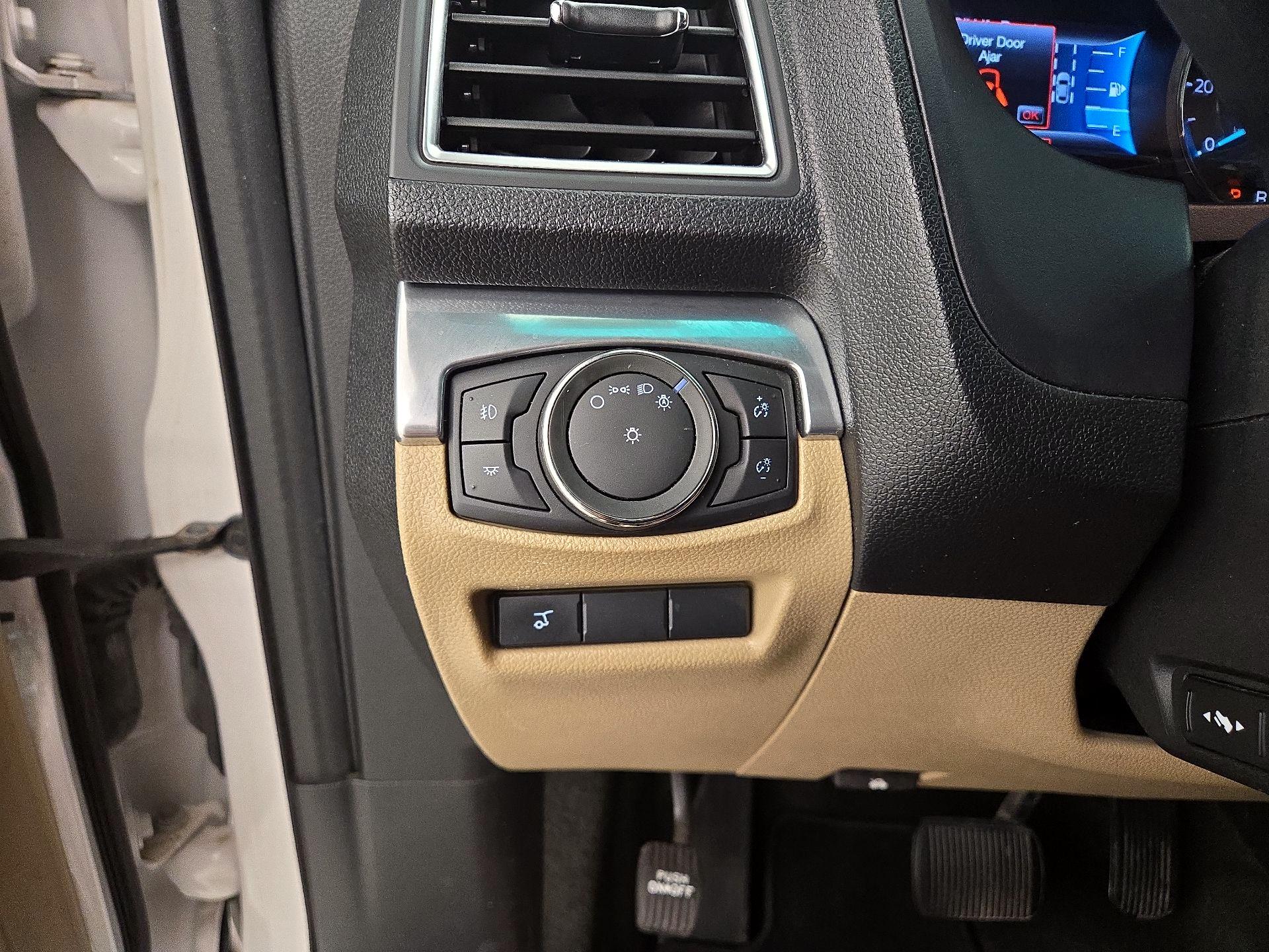 Thumbnail: 2016 Ford Explorer - 13