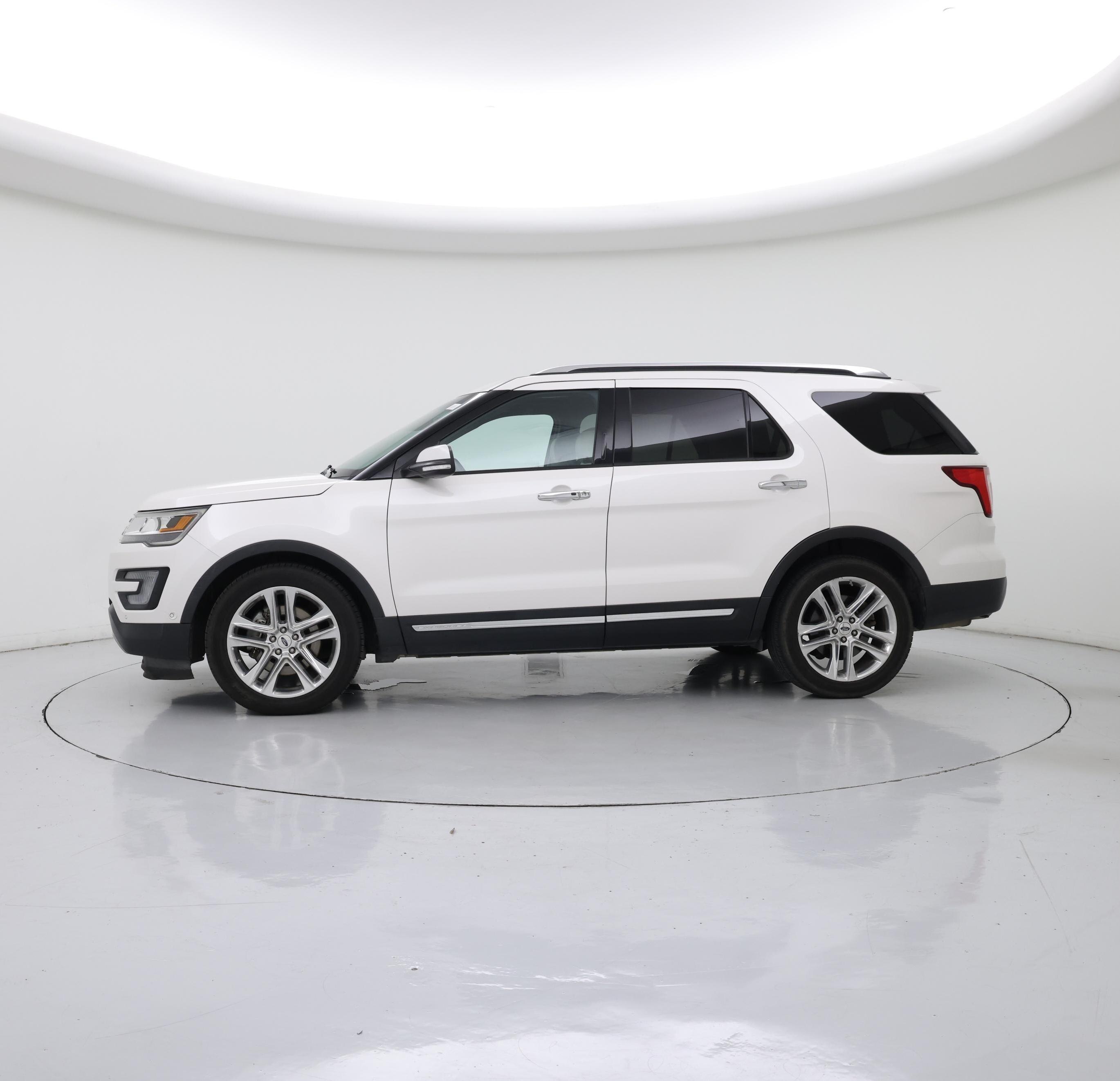 Thumbnail: 2016 Ford Explorer - 3