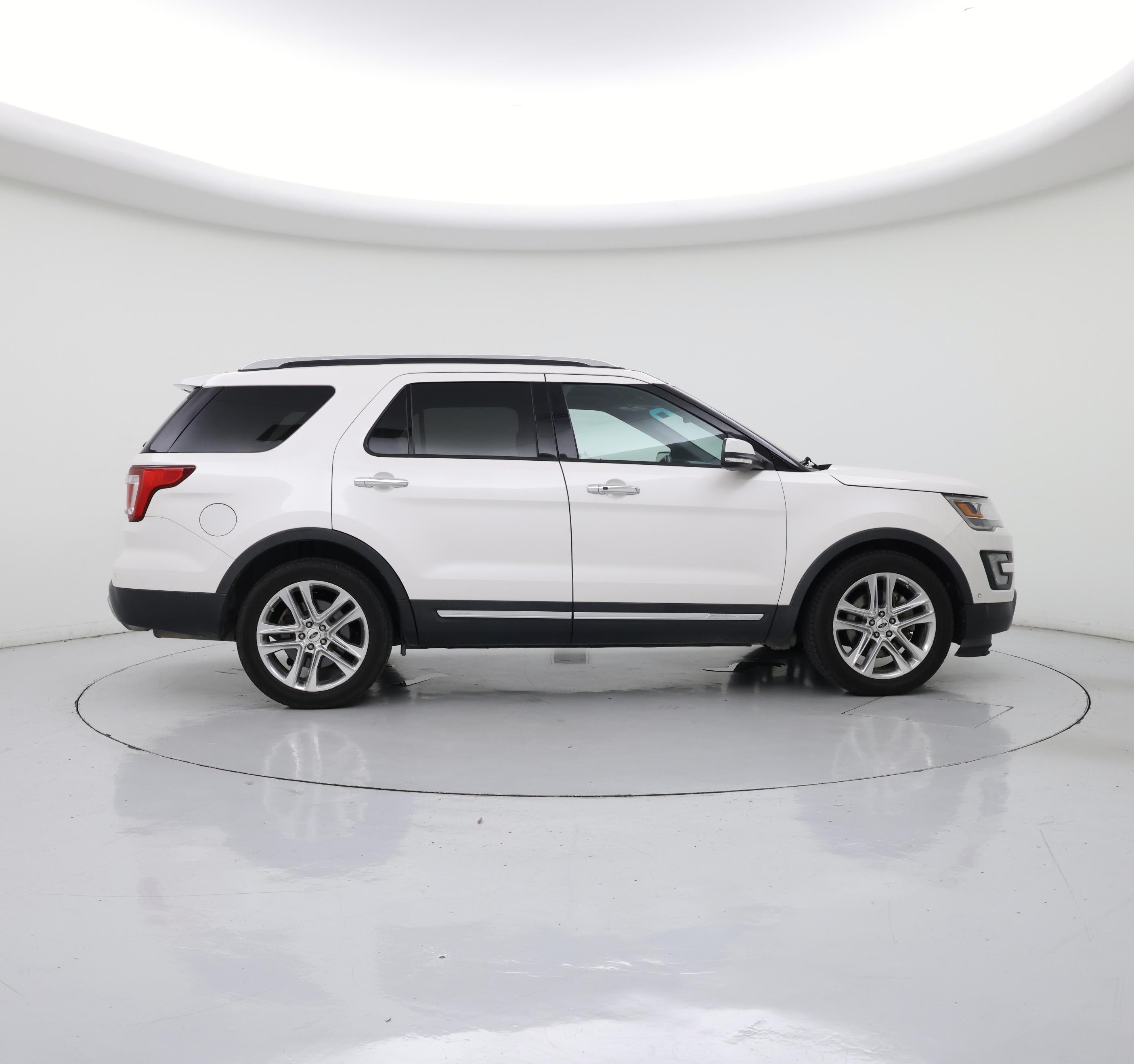 Thumbnail: 2016 Ford Explorer - 7