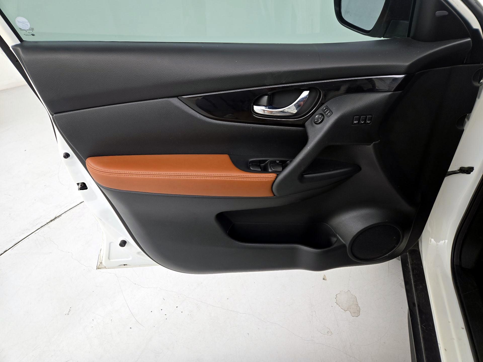 Thumbnail: 2019 Nissan Rogue - 12