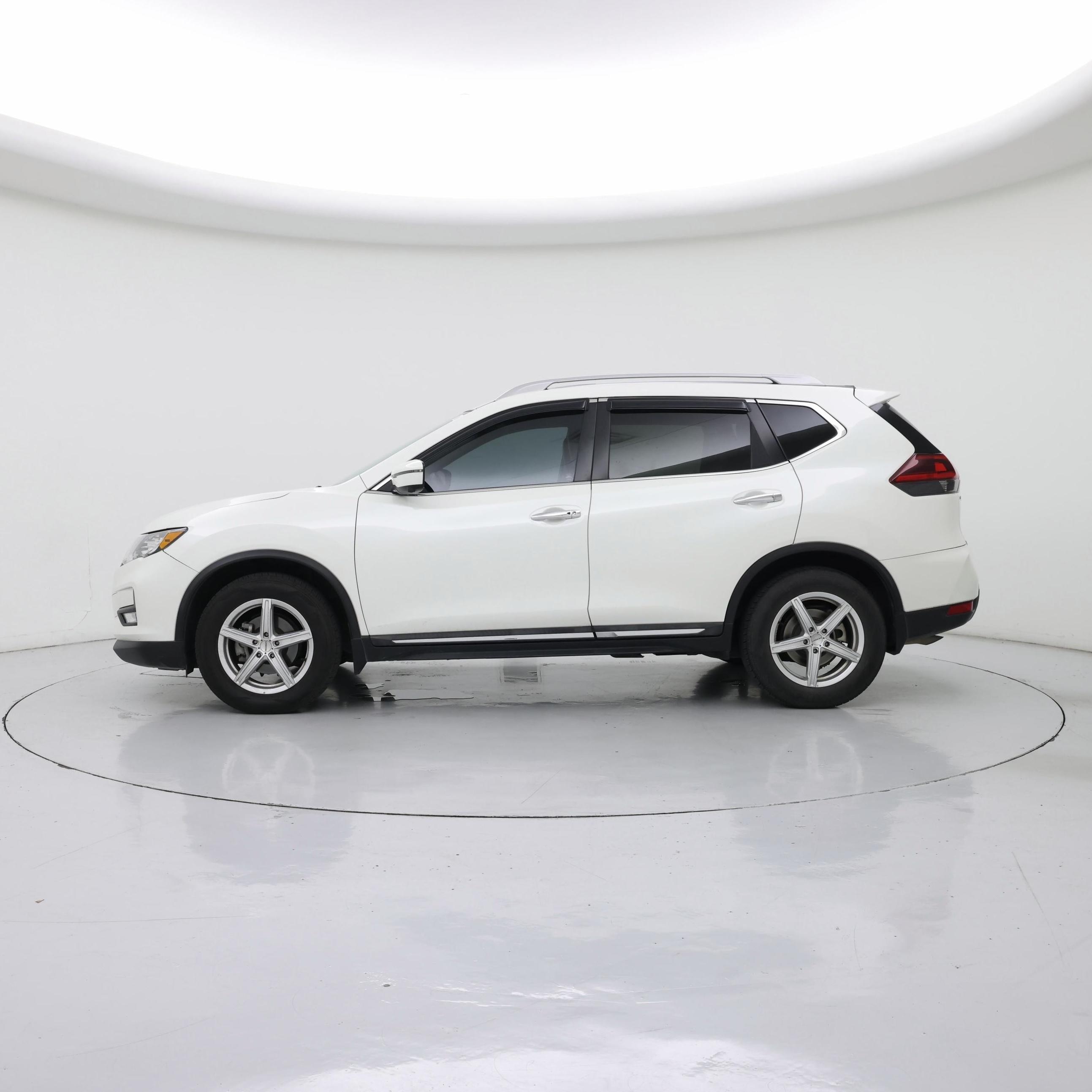 Thumbnail: 2019 Nissan Rogue - 3