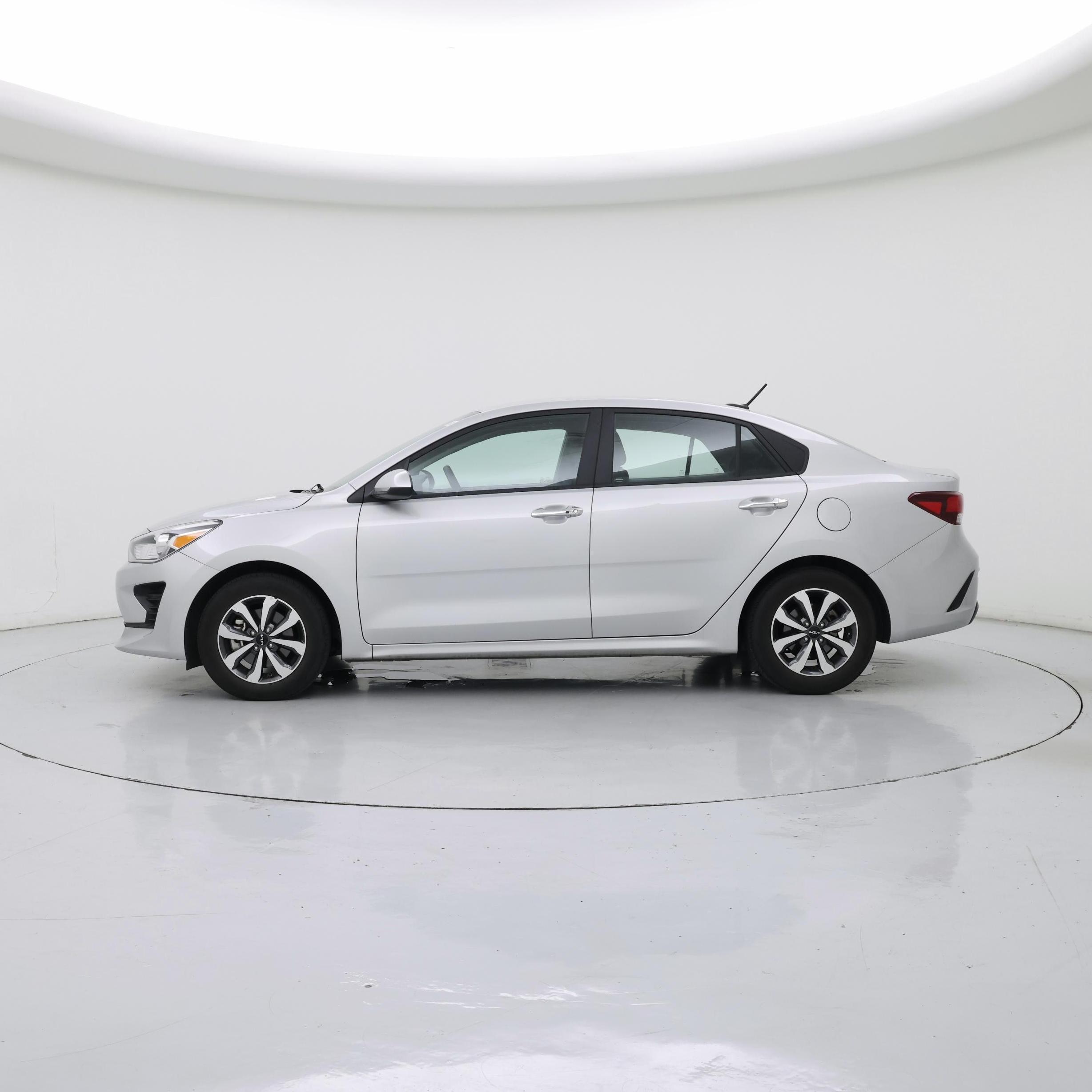 Thumbnail: 2022 Kia Rio - 3
