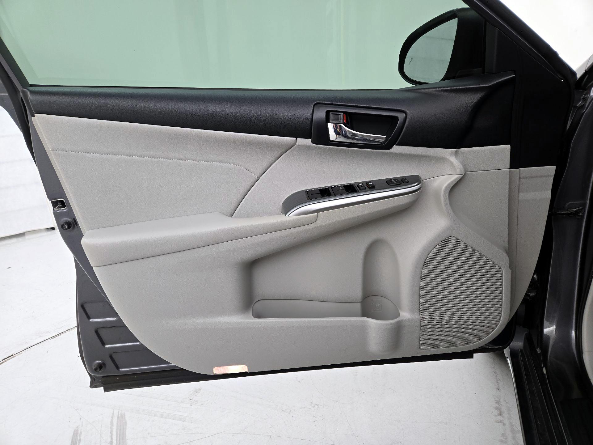 Thumbnail: 2014 Toyota Camry - 12