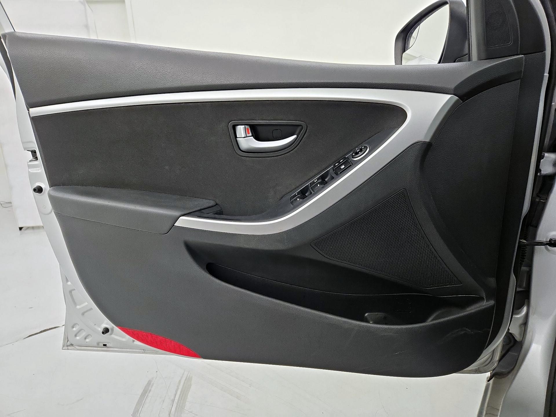 Thumbnail: 2016 Hyundai Elantra - 12