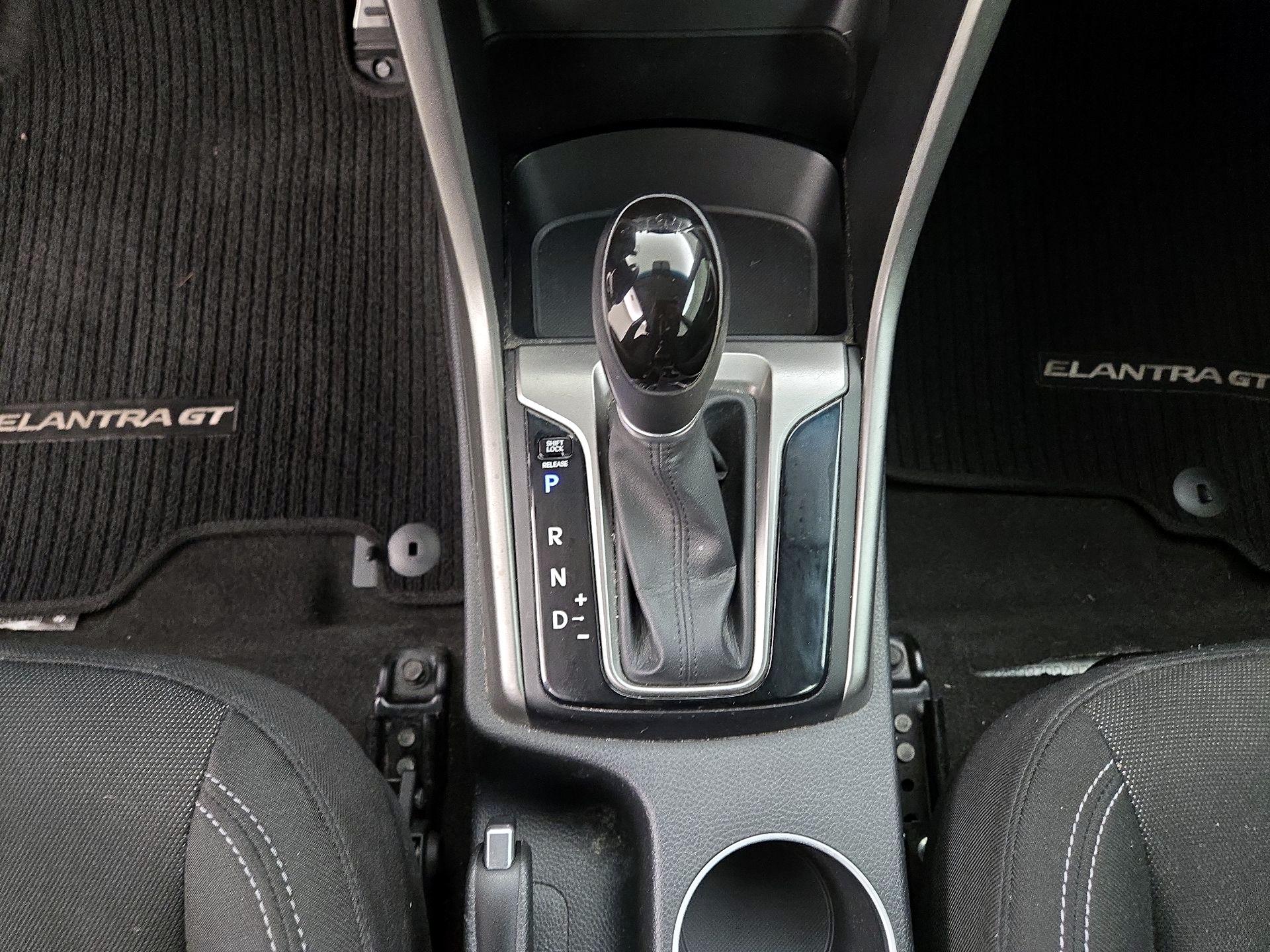 Thumbnail: 2016 Hyundai Elantra - 16
