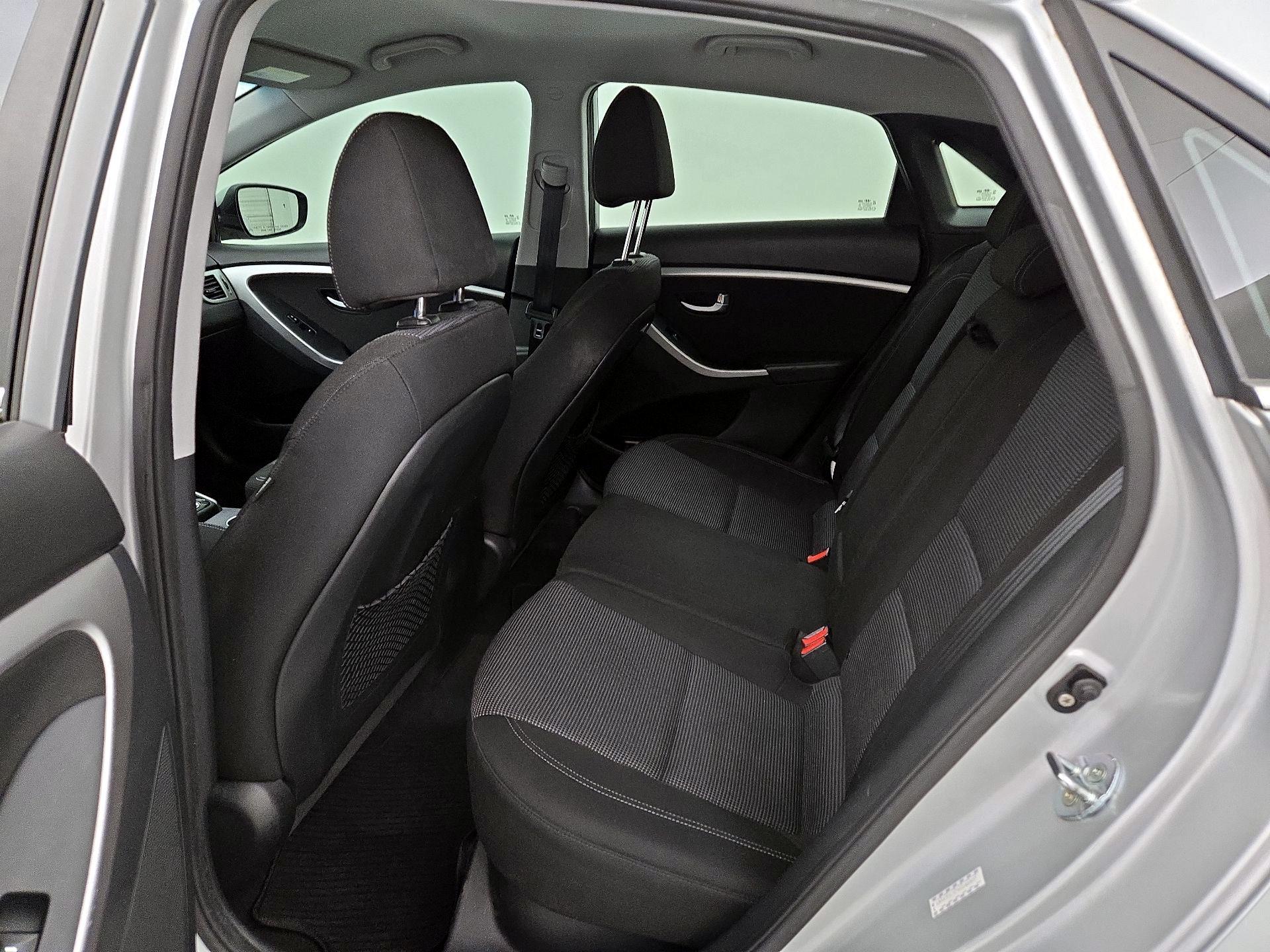 Thumbnail: 2016 Hyundai Elantra - 18