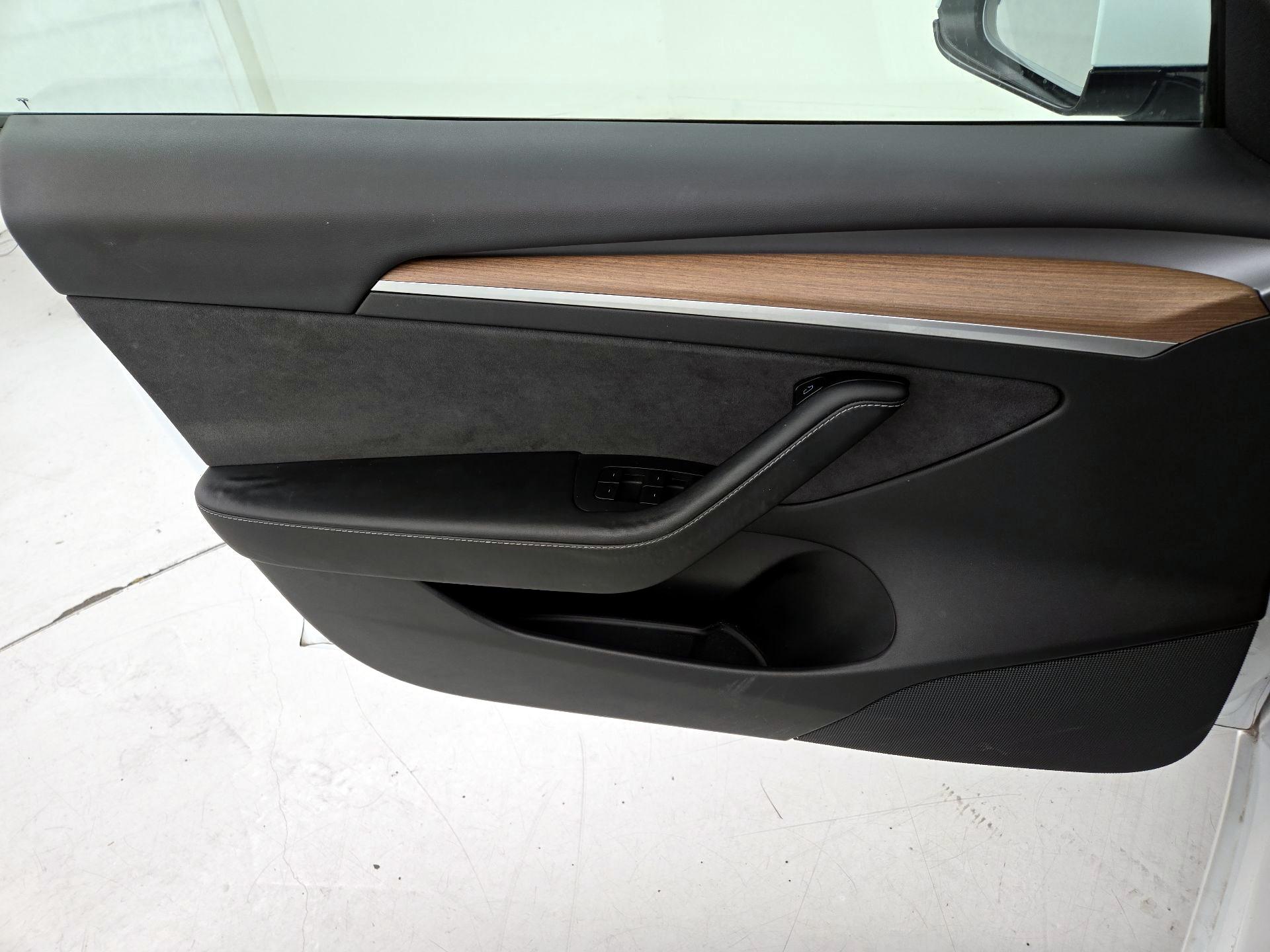 Thumbnail: 2021 Tesla Model 3 - 12