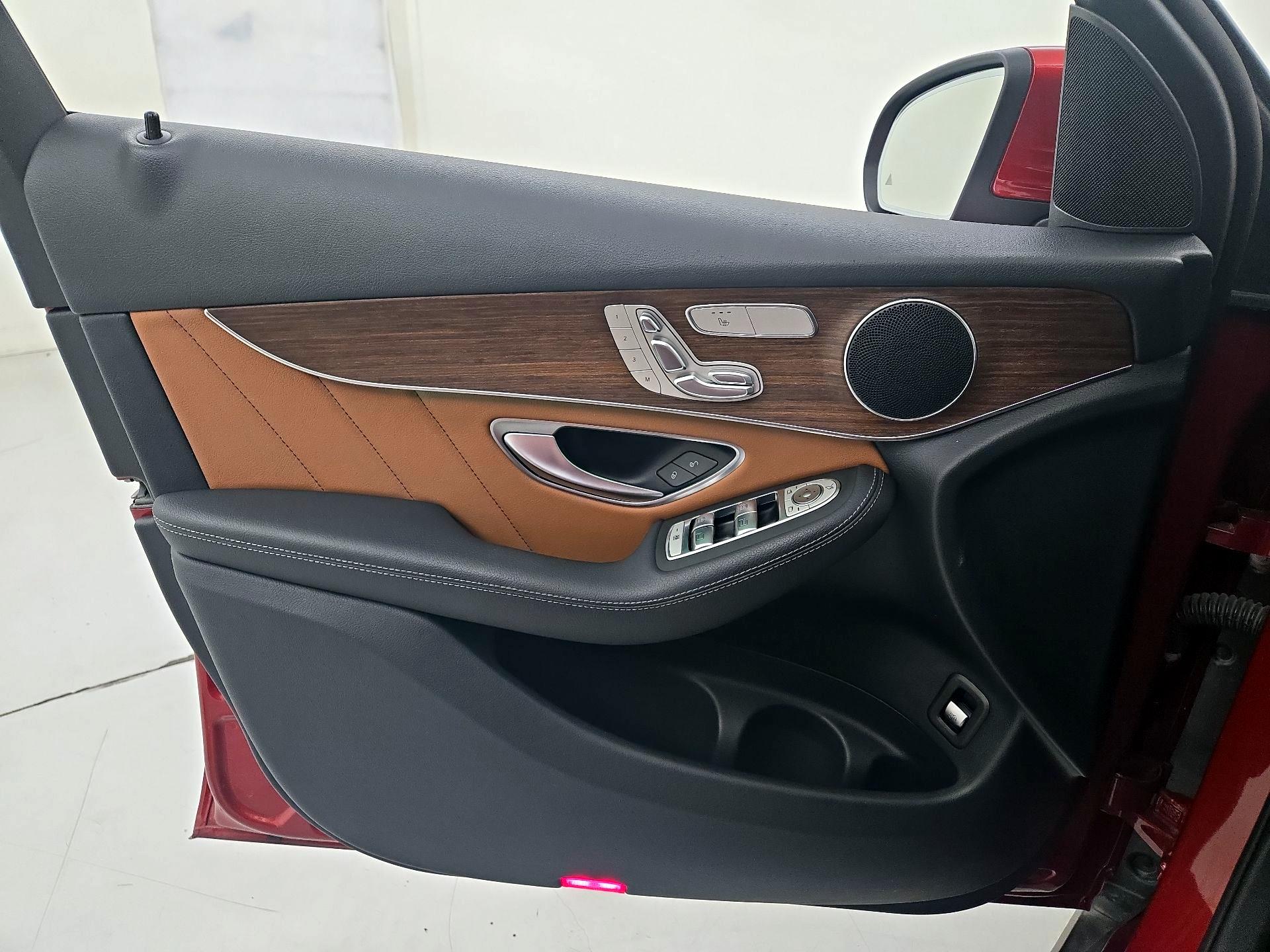 Thumbnail: 2022 Mercedes-Benz GLC - 12