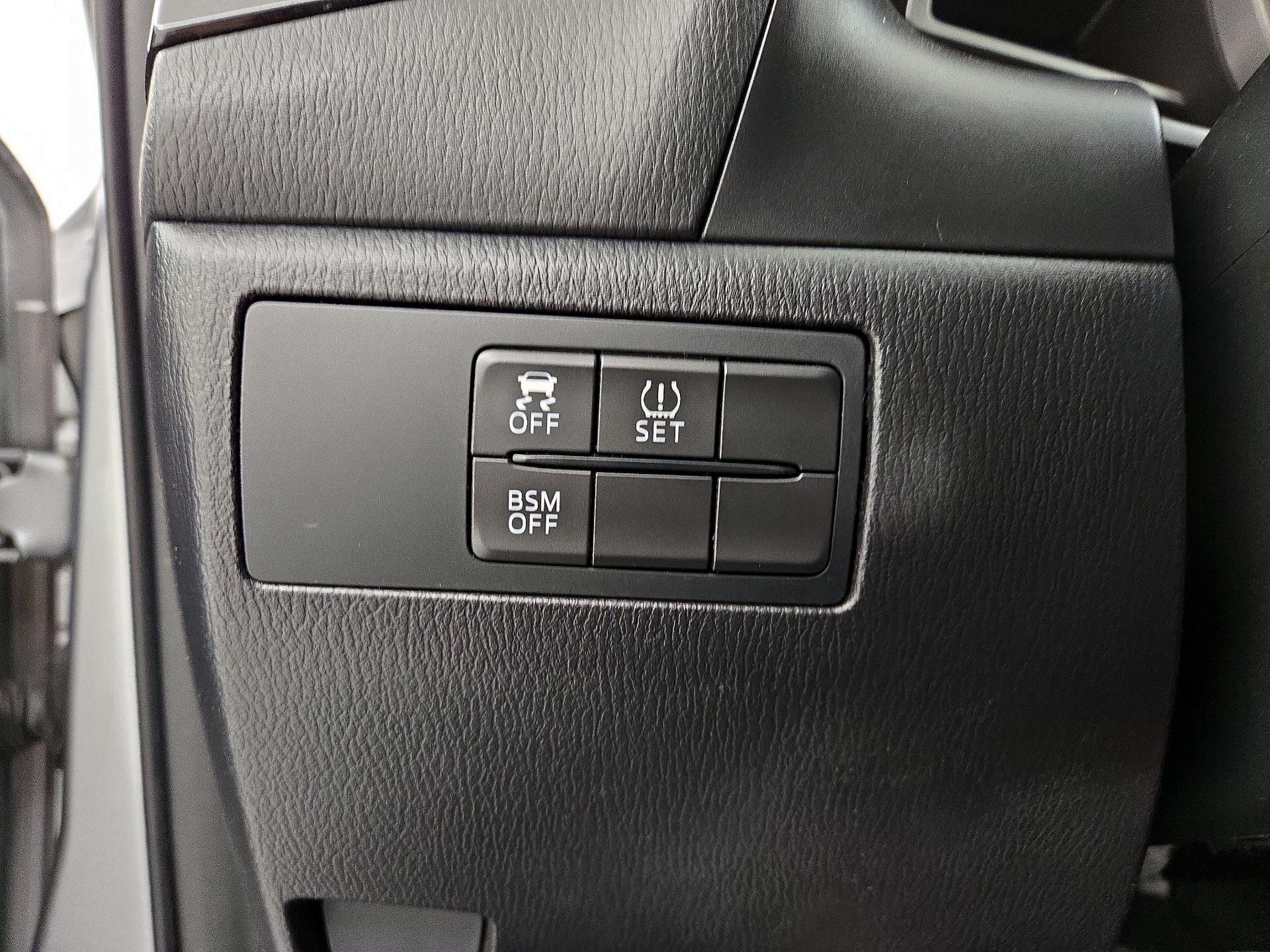 Thumbnail: 2015 Mazda Mazda3 - 13