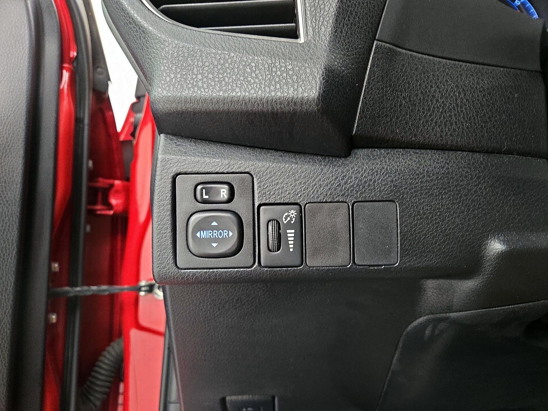Thumbnail: 2015 Toyota Corolla - 13