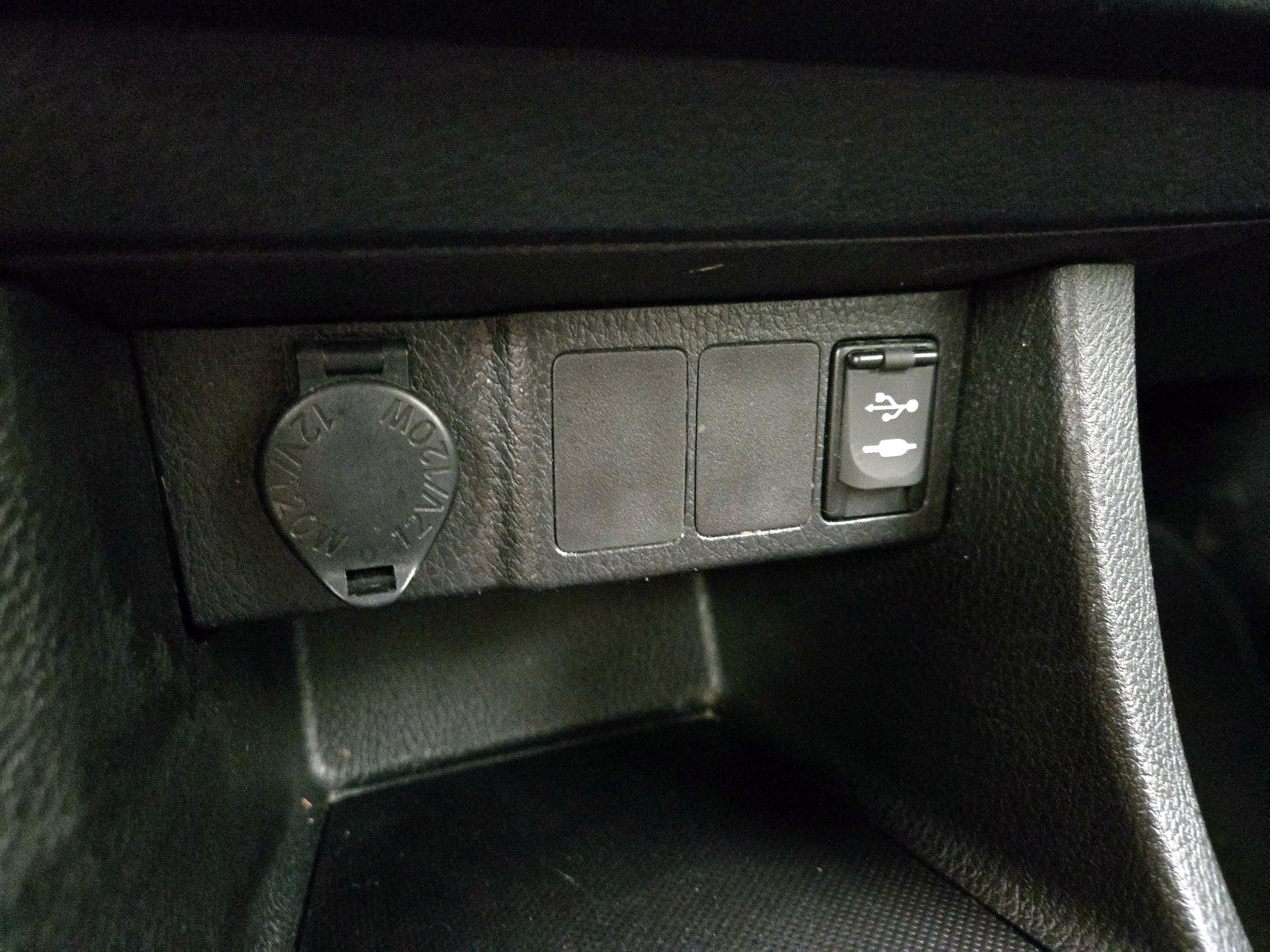 Thumbnail: 2015 Toyota Corolla - 18
