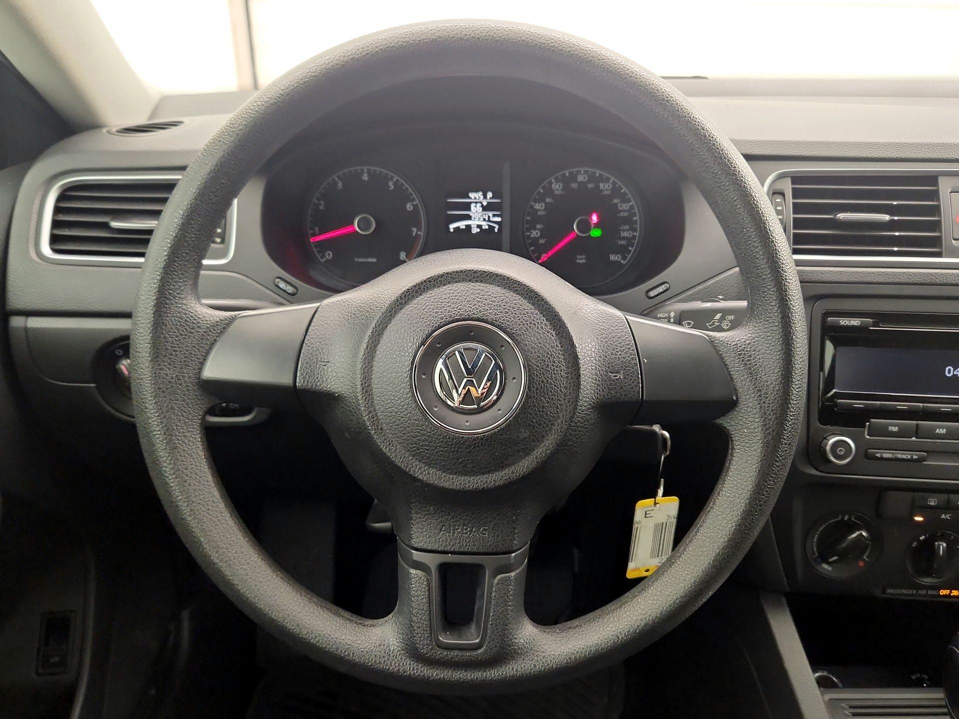 Thumbnail: 2014 Volkswagen Jetta - 10