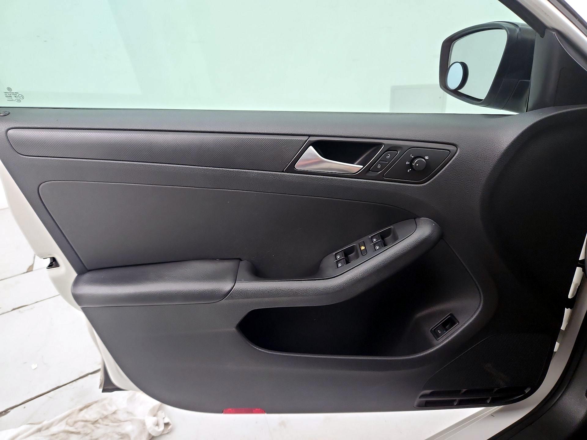 Thumbnail: 2014 Volkswagen Jetta - 12