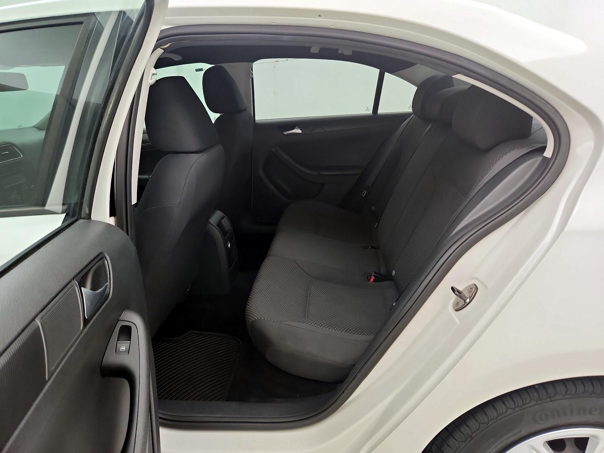 Thumbnail: 2014 Volkswagen Jetta - 18
