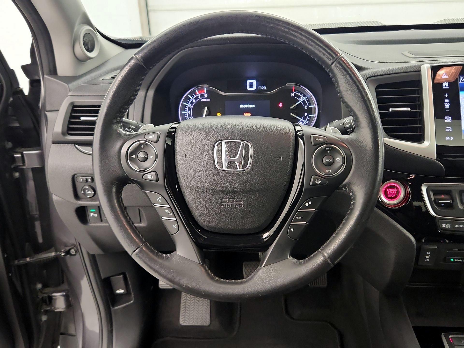 Thumbnail: 2017 Honda Pilot - 10