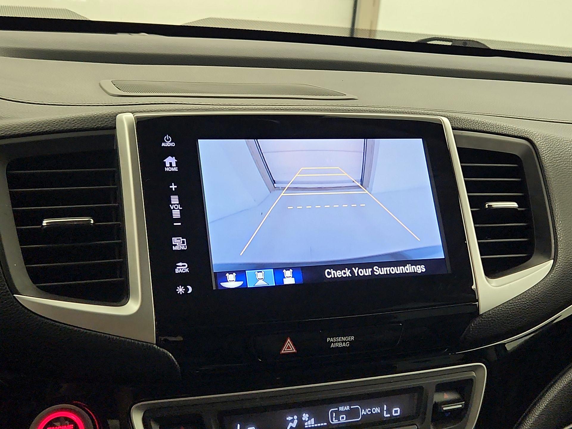 Thumbnail: 2017 Honda Pilot - 15