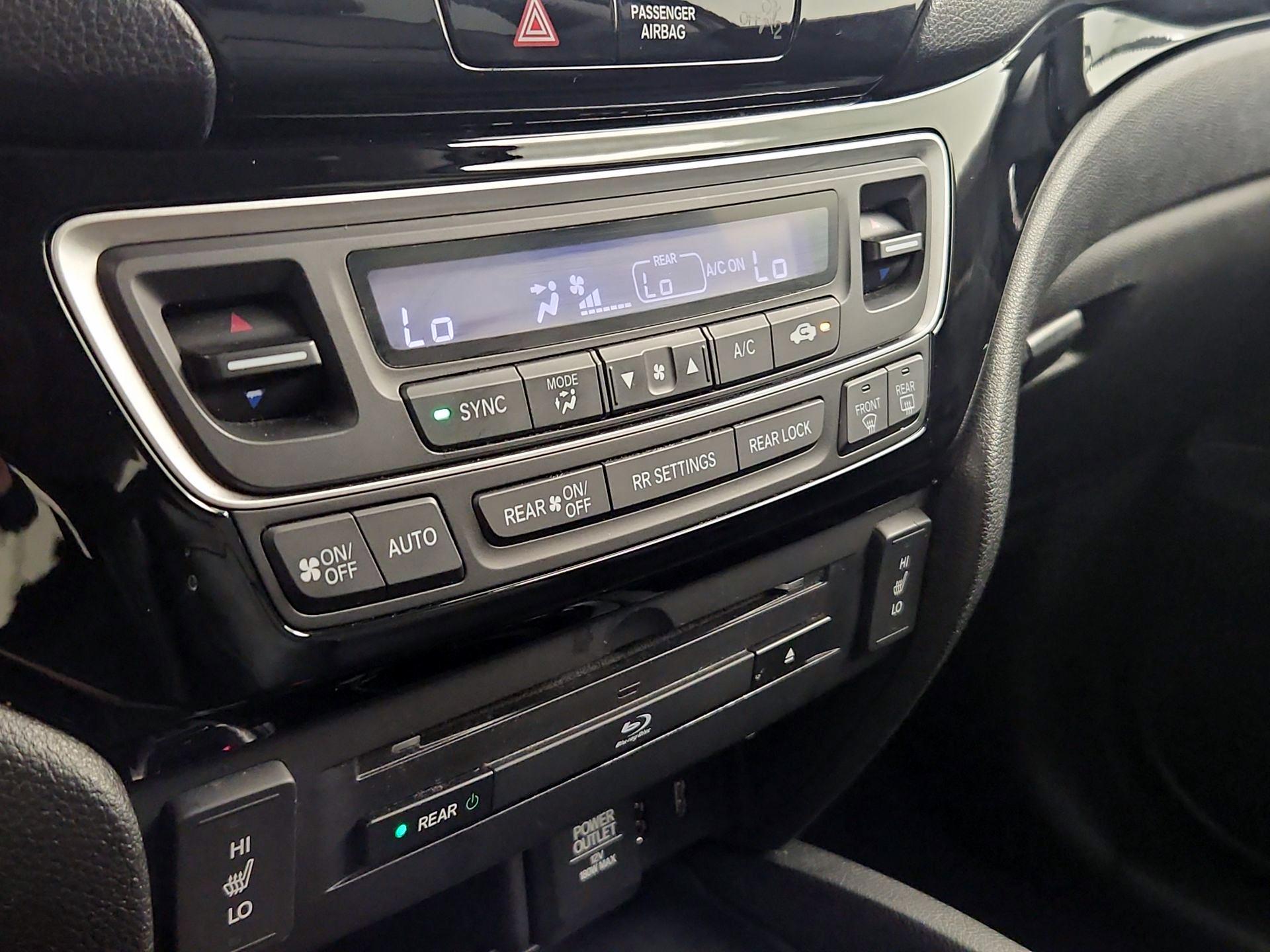 Thumbnail: 2017 Honda Pilot - 17
