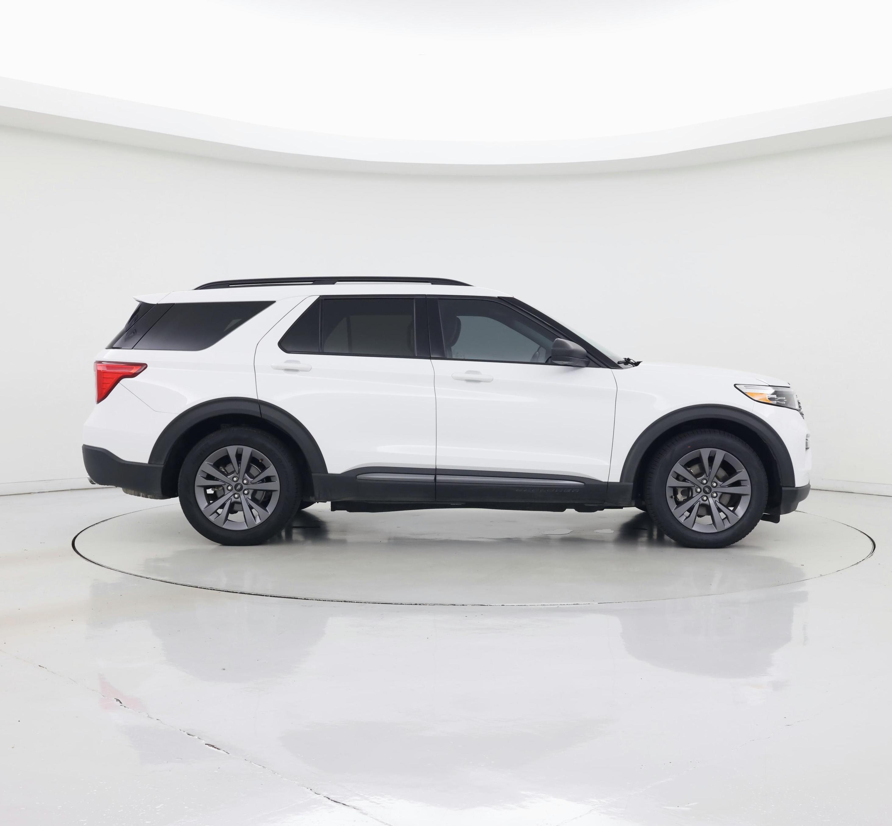 Thumbnail: 2021 Ford Explorer - 7