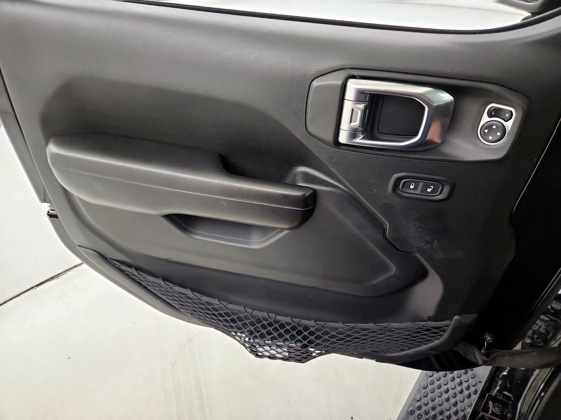 Thumbnail: 2019 Jeep Wrangler - 12