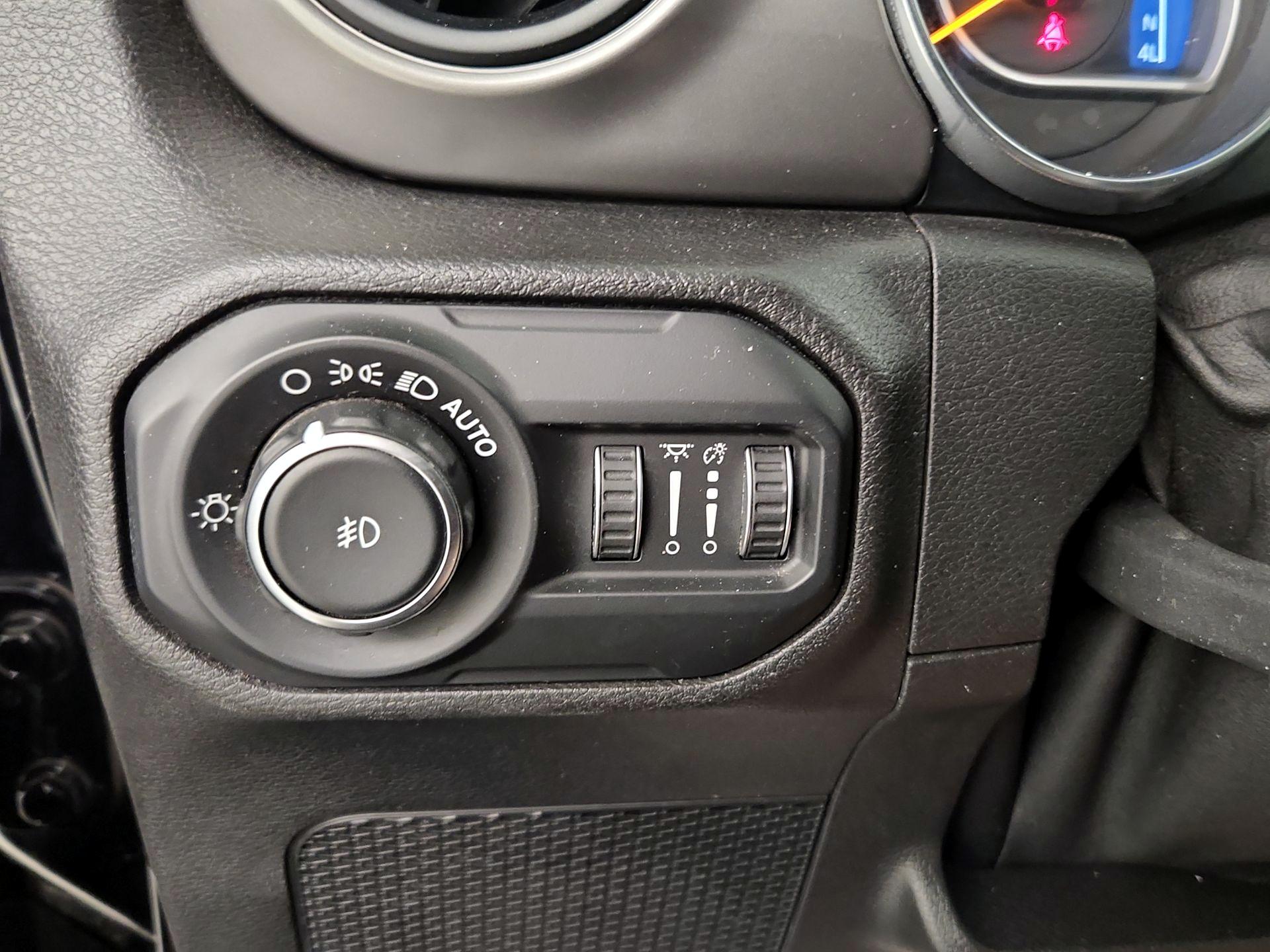 Thumbnail: 2019 Jeep Wrangler - 13