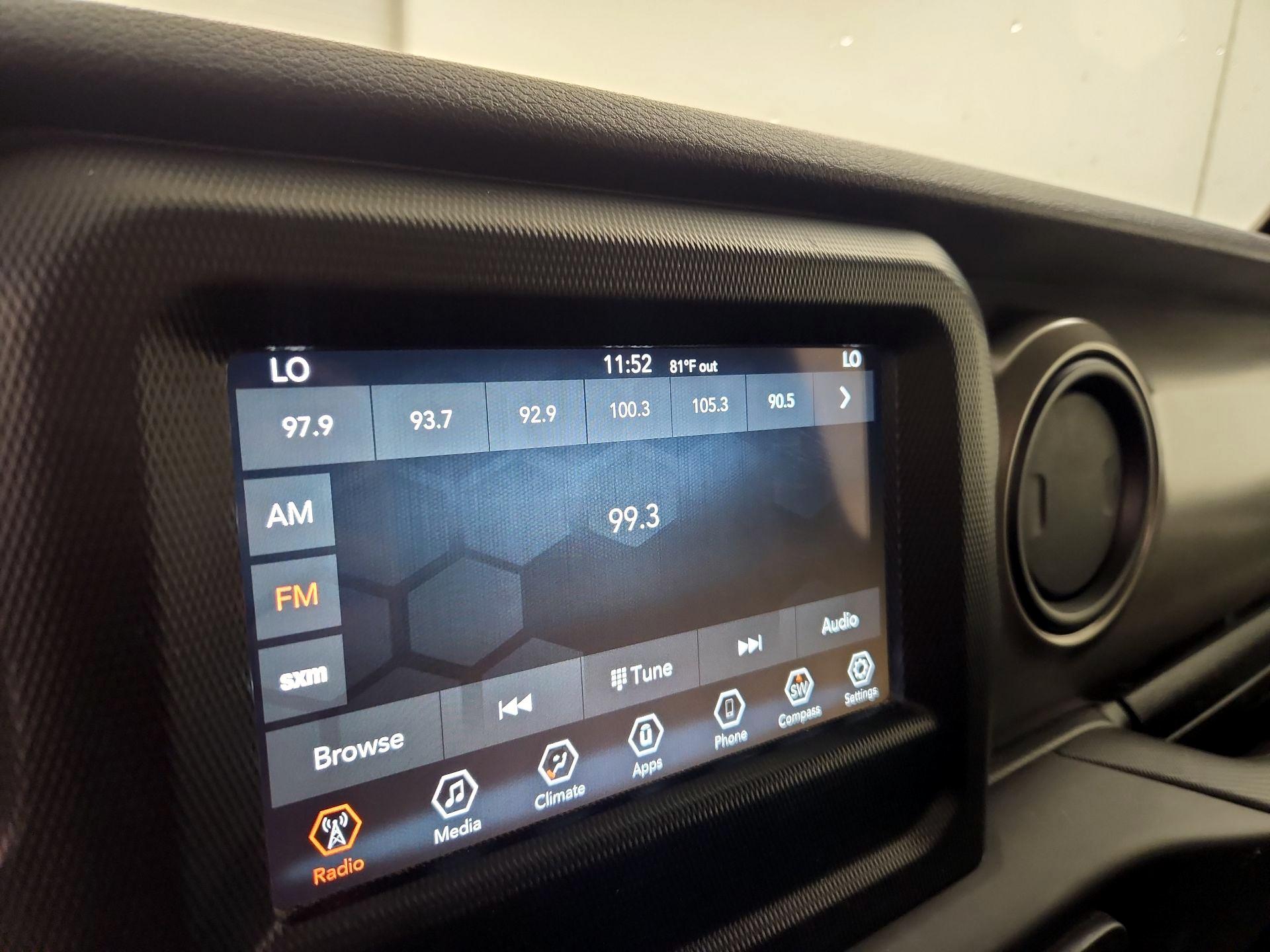 Thumbnail: 2019 Jeep Wrangler - 15
