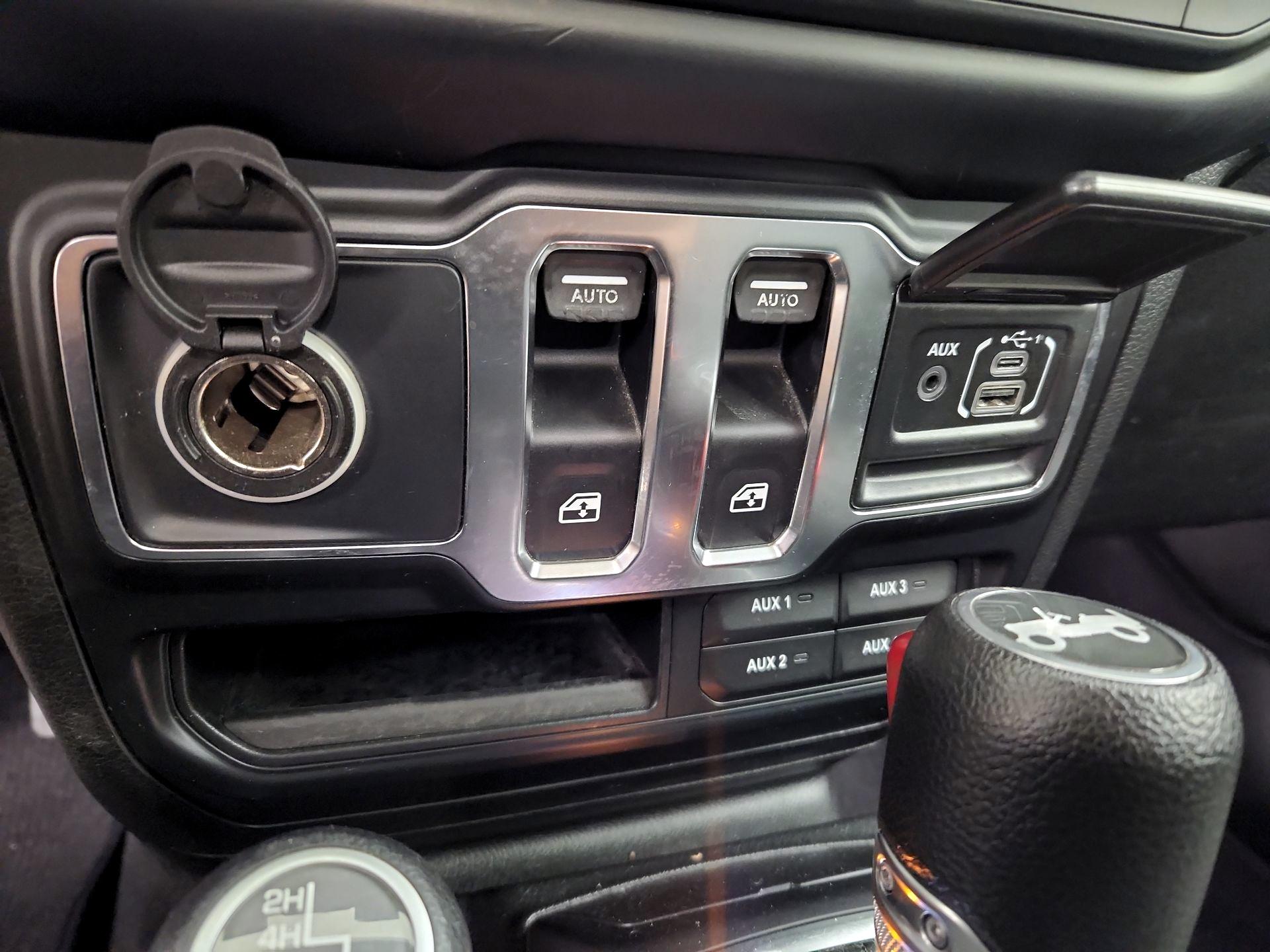 Thumbnail: 2019 Jeep Wrangler - 18