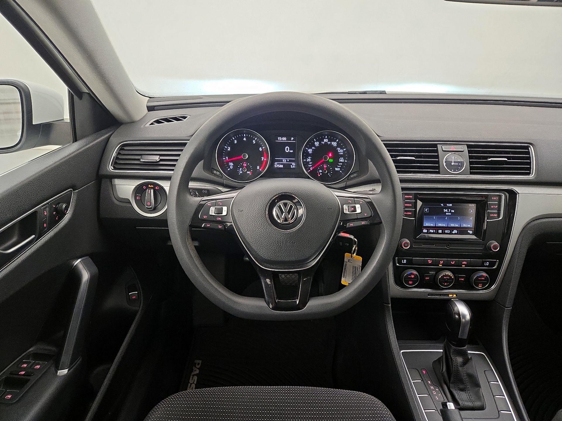 Thumbnail: 2016 Volkswagen Passat - 10